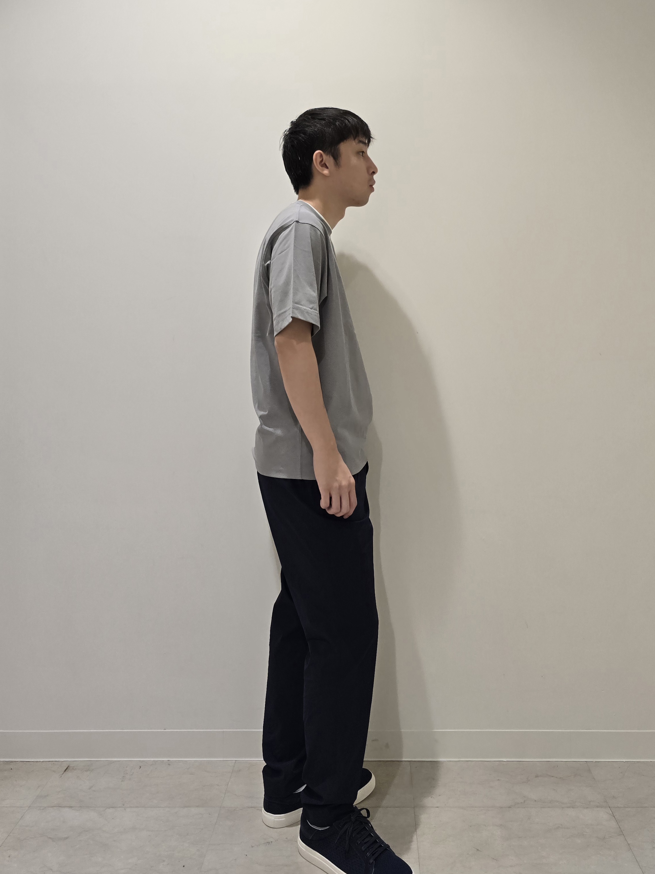 白木駆さんの「TAKEO KIKUCHI｜【汗染み軽減/接触冷感】フェイクレイヤード ワンポイント刺繍Ｔシャツ」を使ったコーディネート