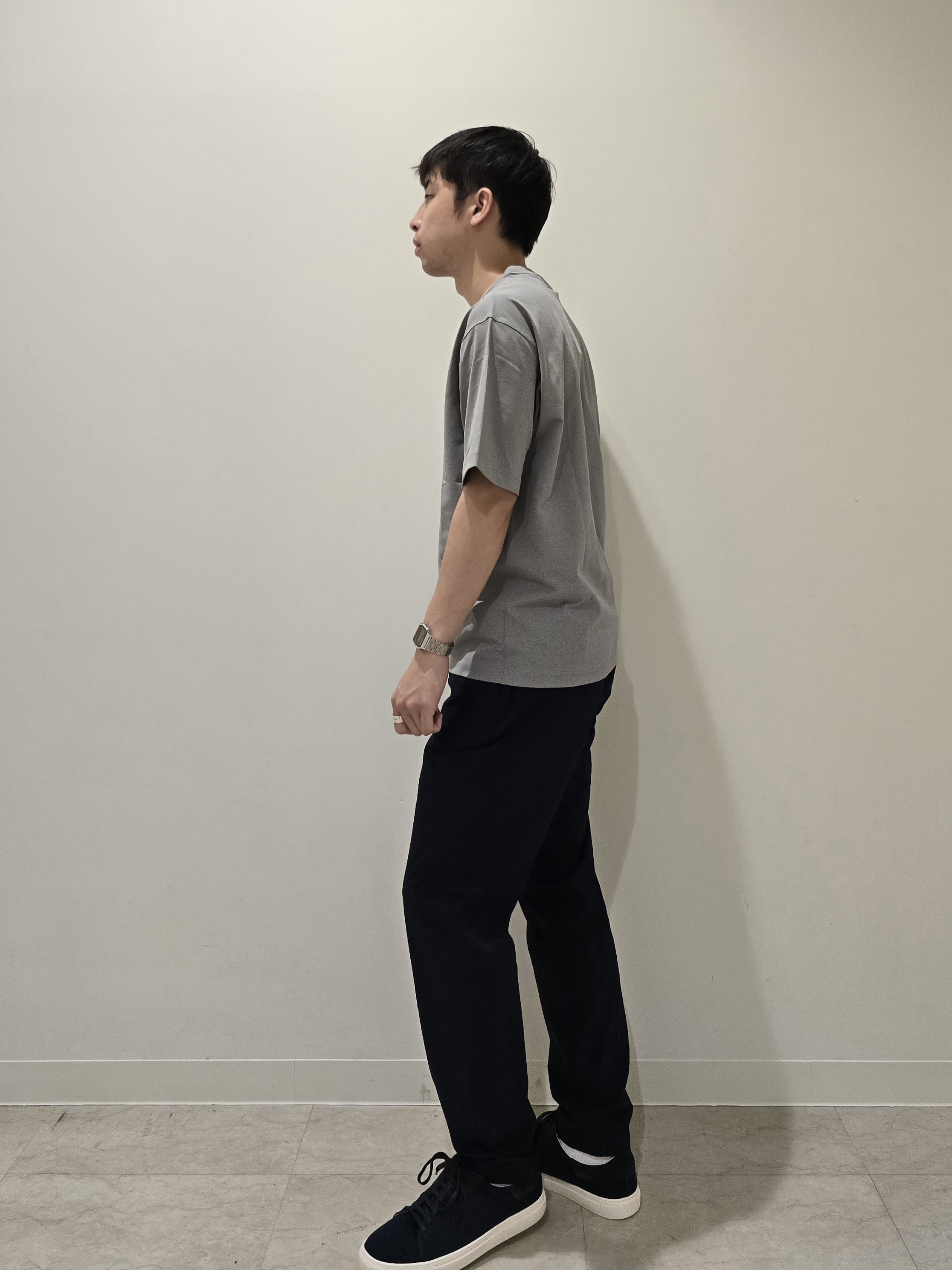 白木駆さんの「TAKEO KIKUCHI｜【汗染み軽減/接触冷感】フェイクレイヤード ワンポイント刺繍Ｔシャツ」を使ったコーディネート