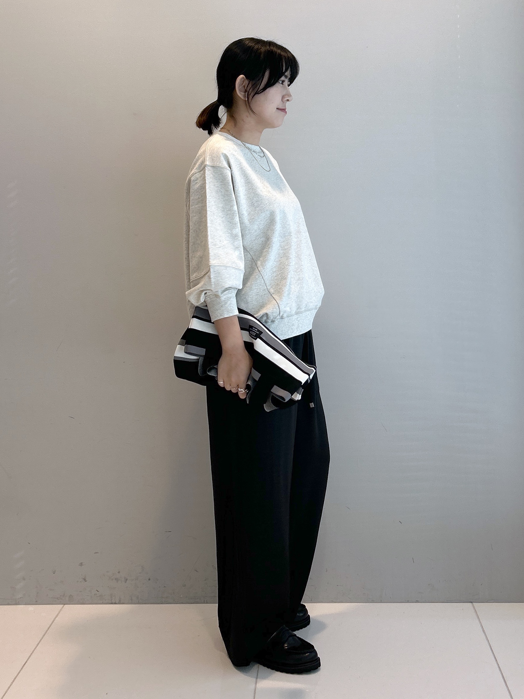 Hirokaさんの「Dessin｜フォルムスリーブミニ裏毛プルオーバー」を使ったコーディネート