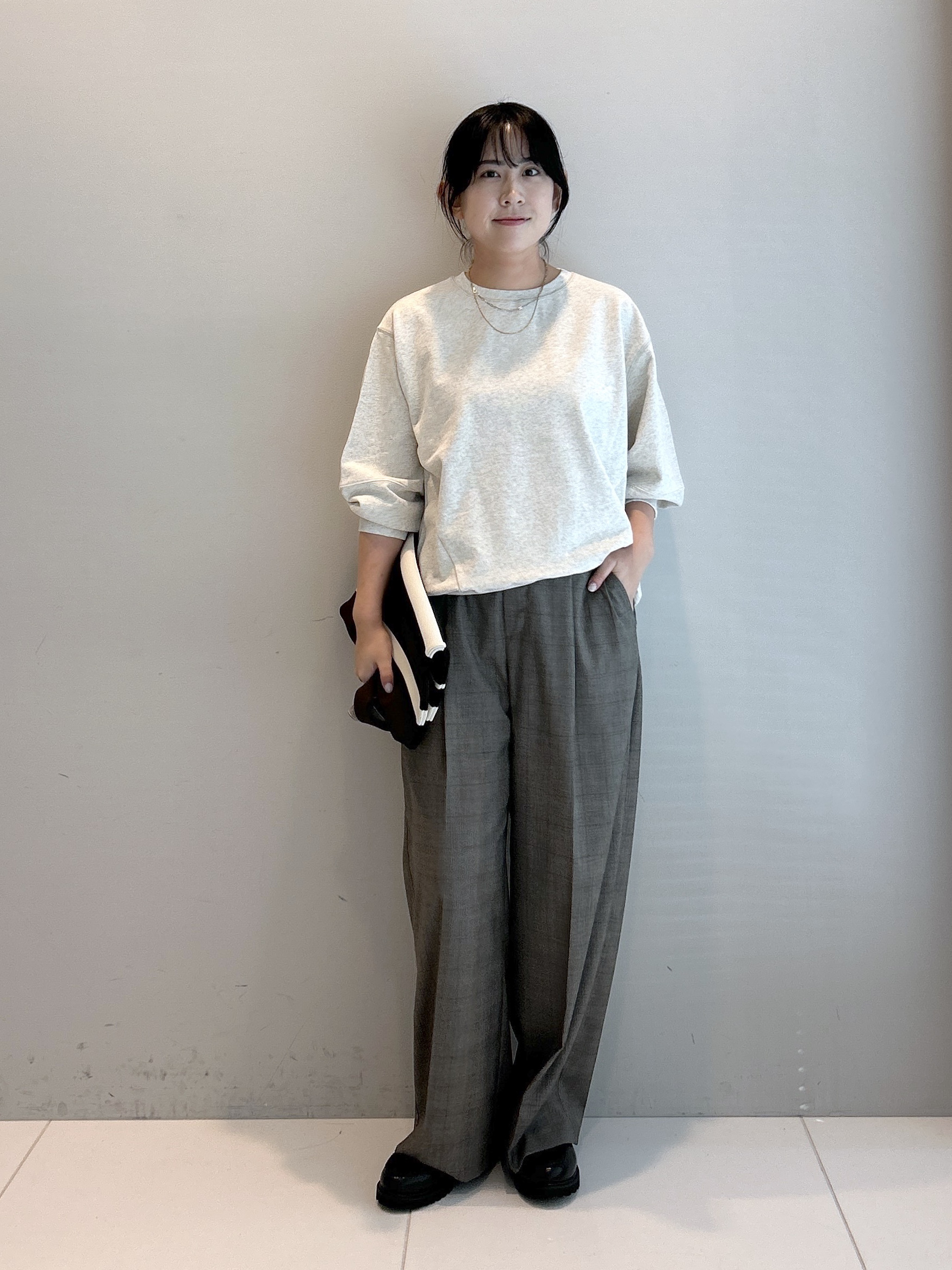 Hirokaさんの「Dessin｜フォルムスリーブミニ裏毛プルオーバー」を使ったコーディネート
