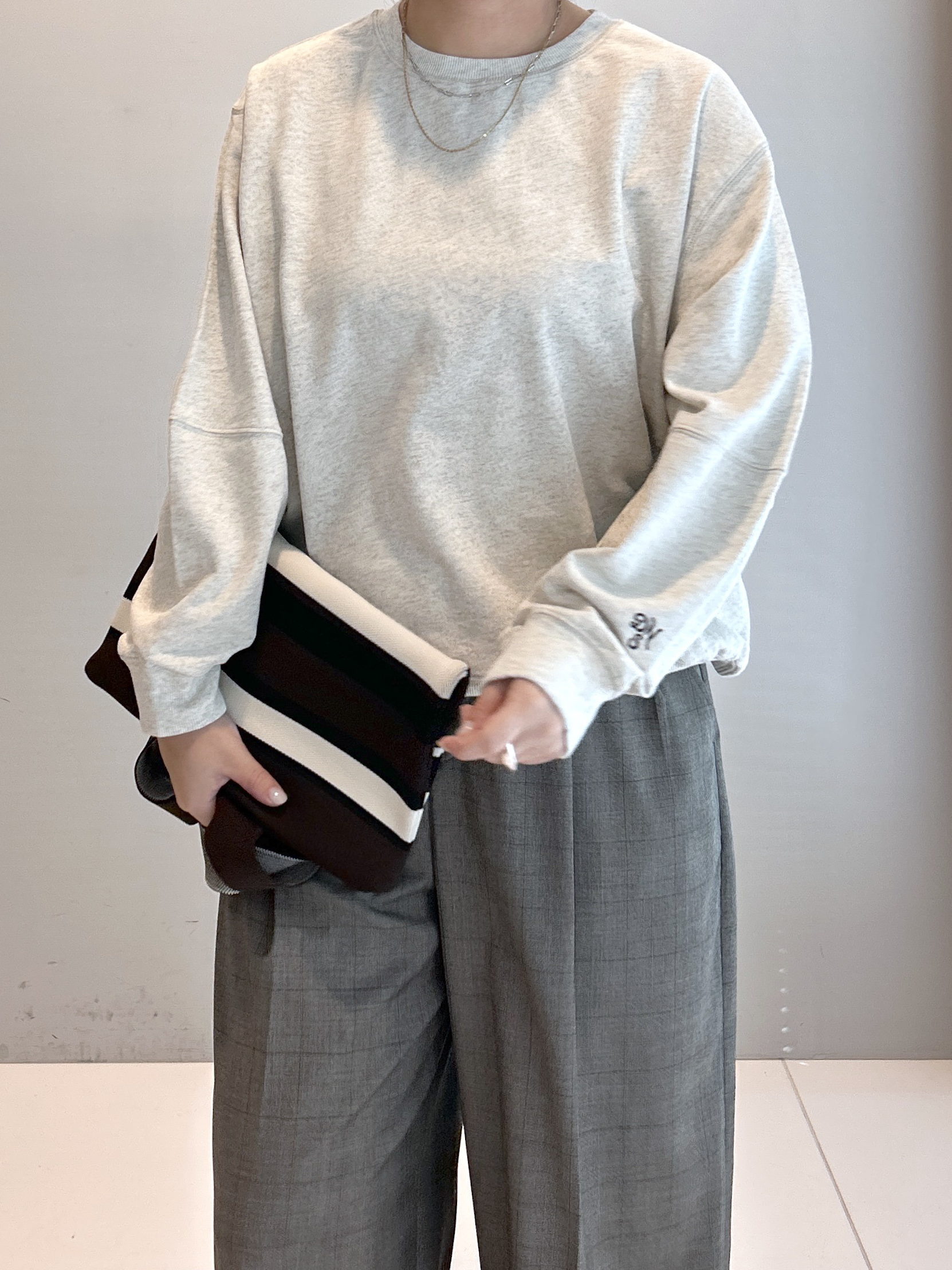 Hirokaさんの「Dessin｜フォルムスリーブミニ裏毛プルオーバー」を使ったコーディネート