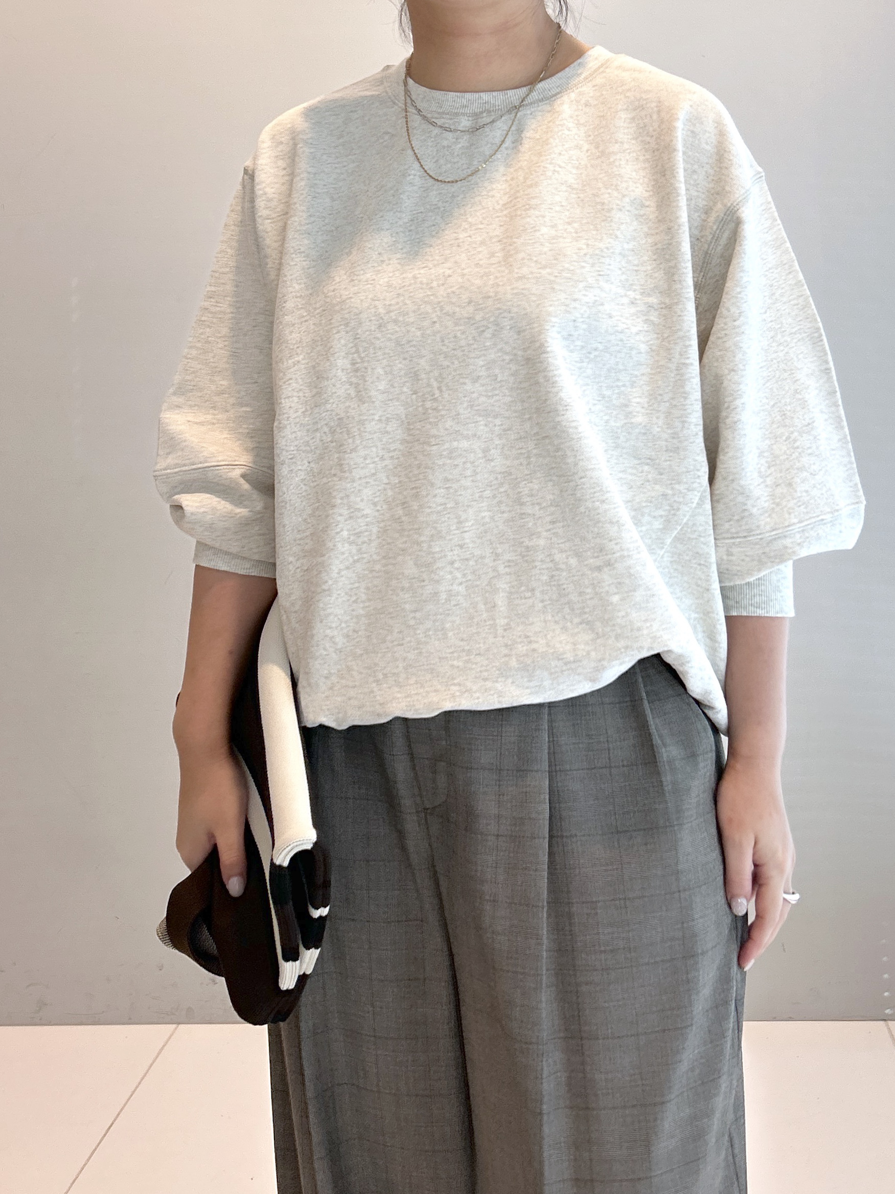 Hirokaさんの「Dessin｜フォルムスリーブミニ裏毛プルオーバー」を使ったコーディネート