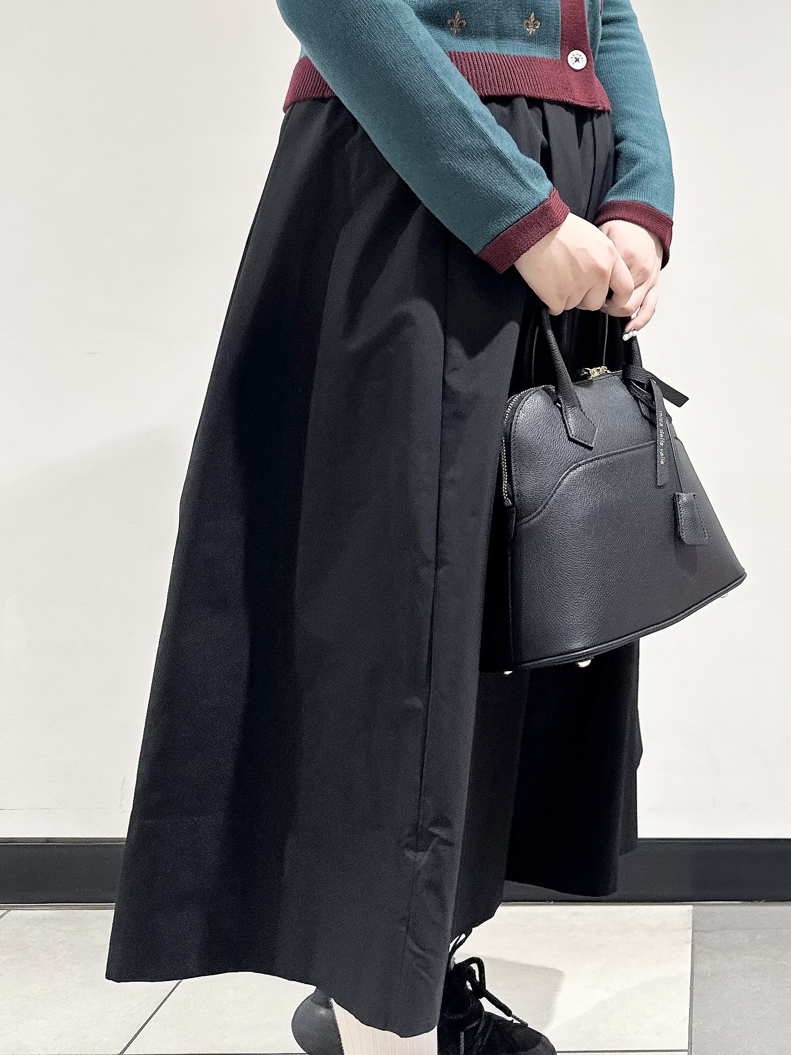 なかもとあきさんの「DRESSTERIOR｜リリークレストカーディガン」を使ったコーディネート