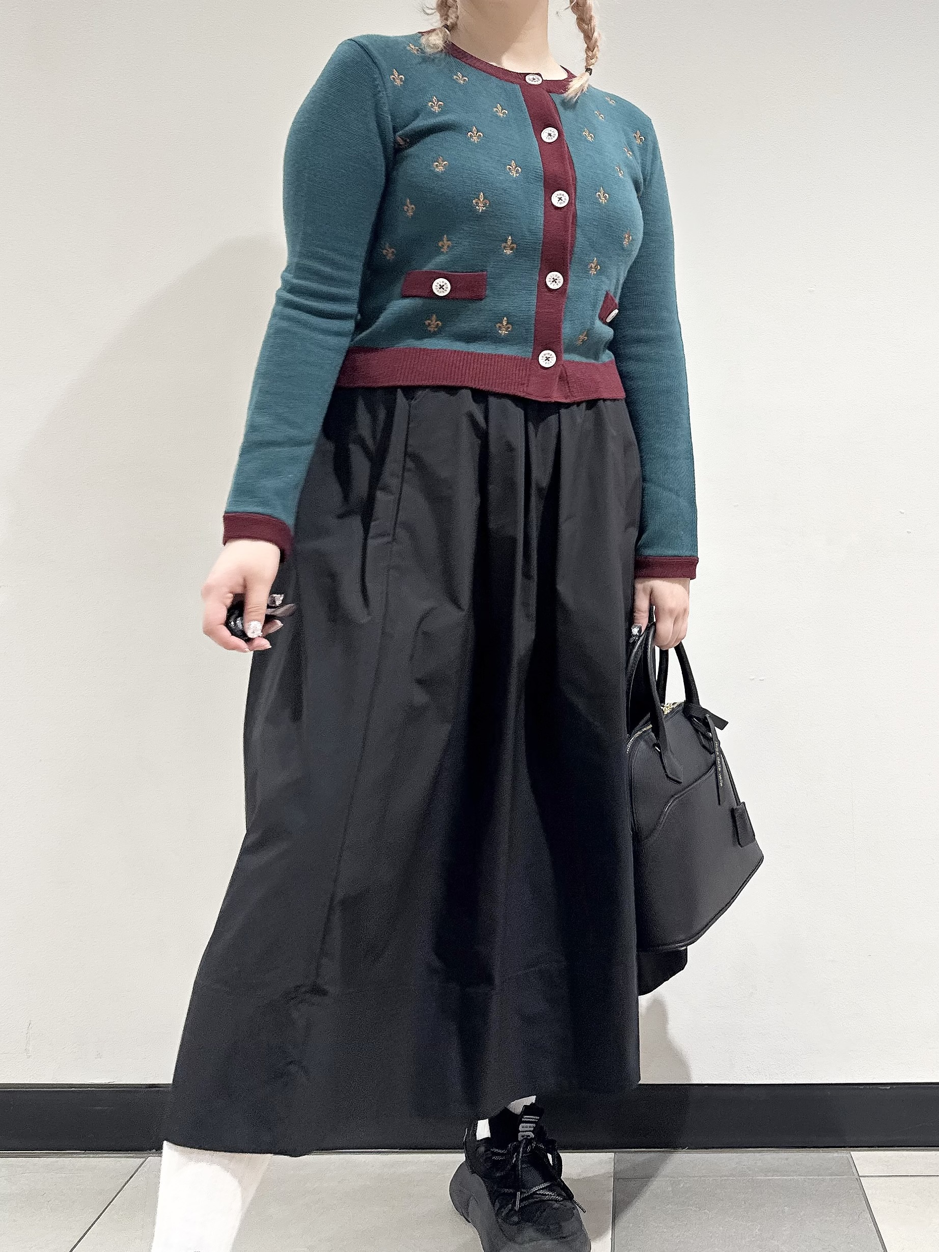 なかもとあきさんの「DRESSTERIOR｜リリークレストカーディガン」を使ったコーディネート
