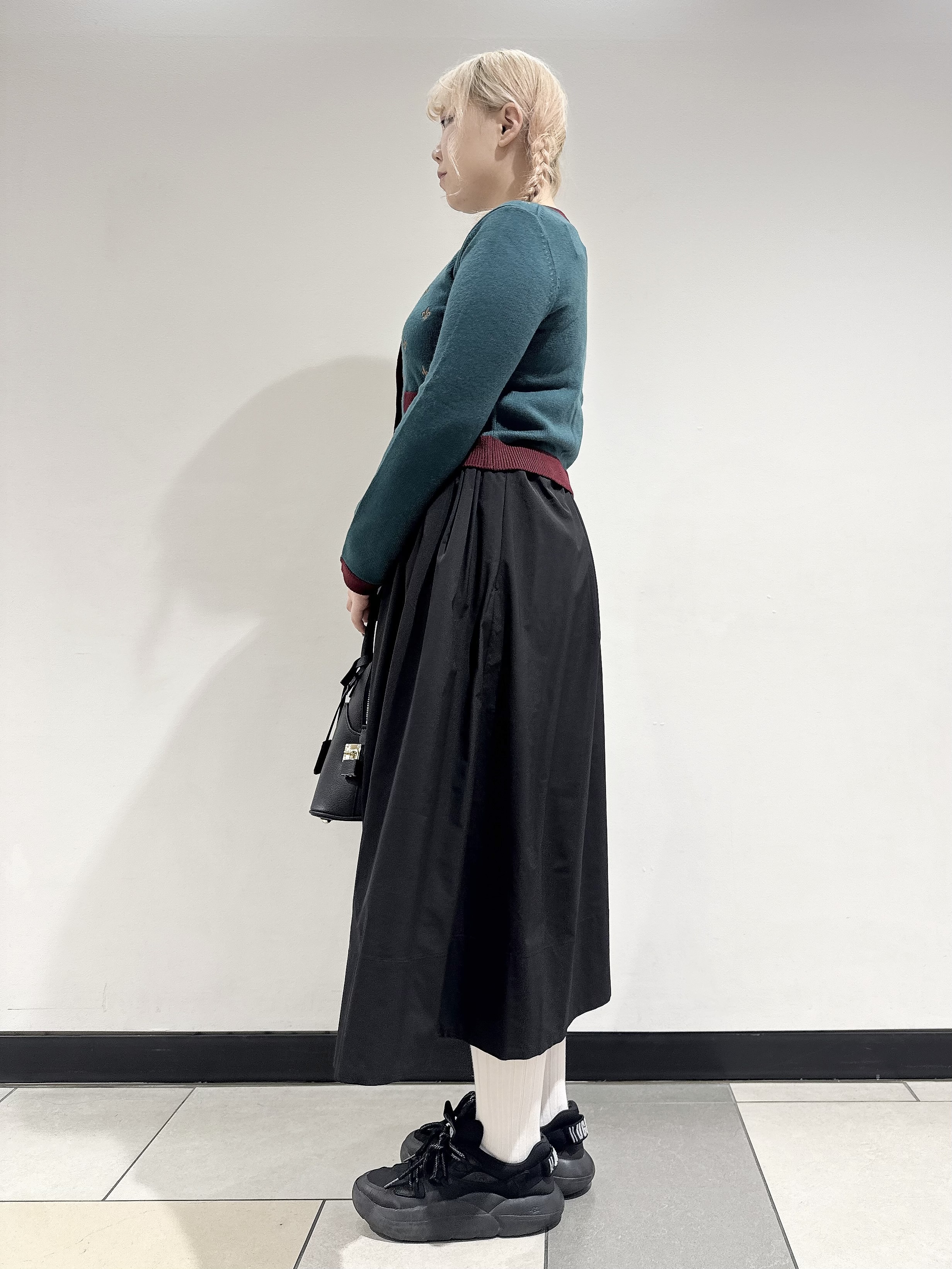 なかもとあきさんの「DRESSTERIOR｜リリークレストカーディガン」を使ったコーディネート
