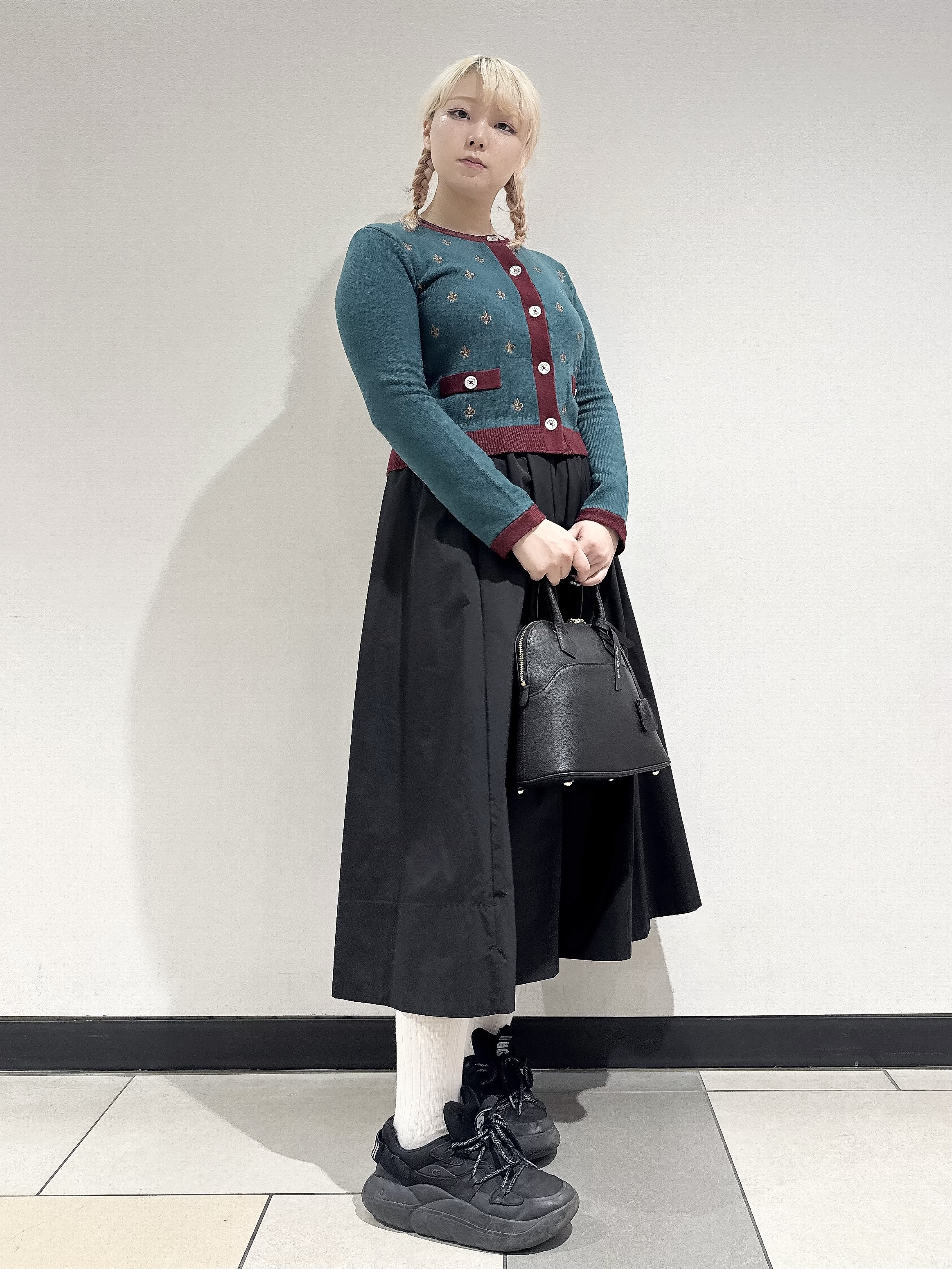 なかもとあきさんの「DRESSTERIOR｜リリークレストカーディガン」を使ったコーディネート