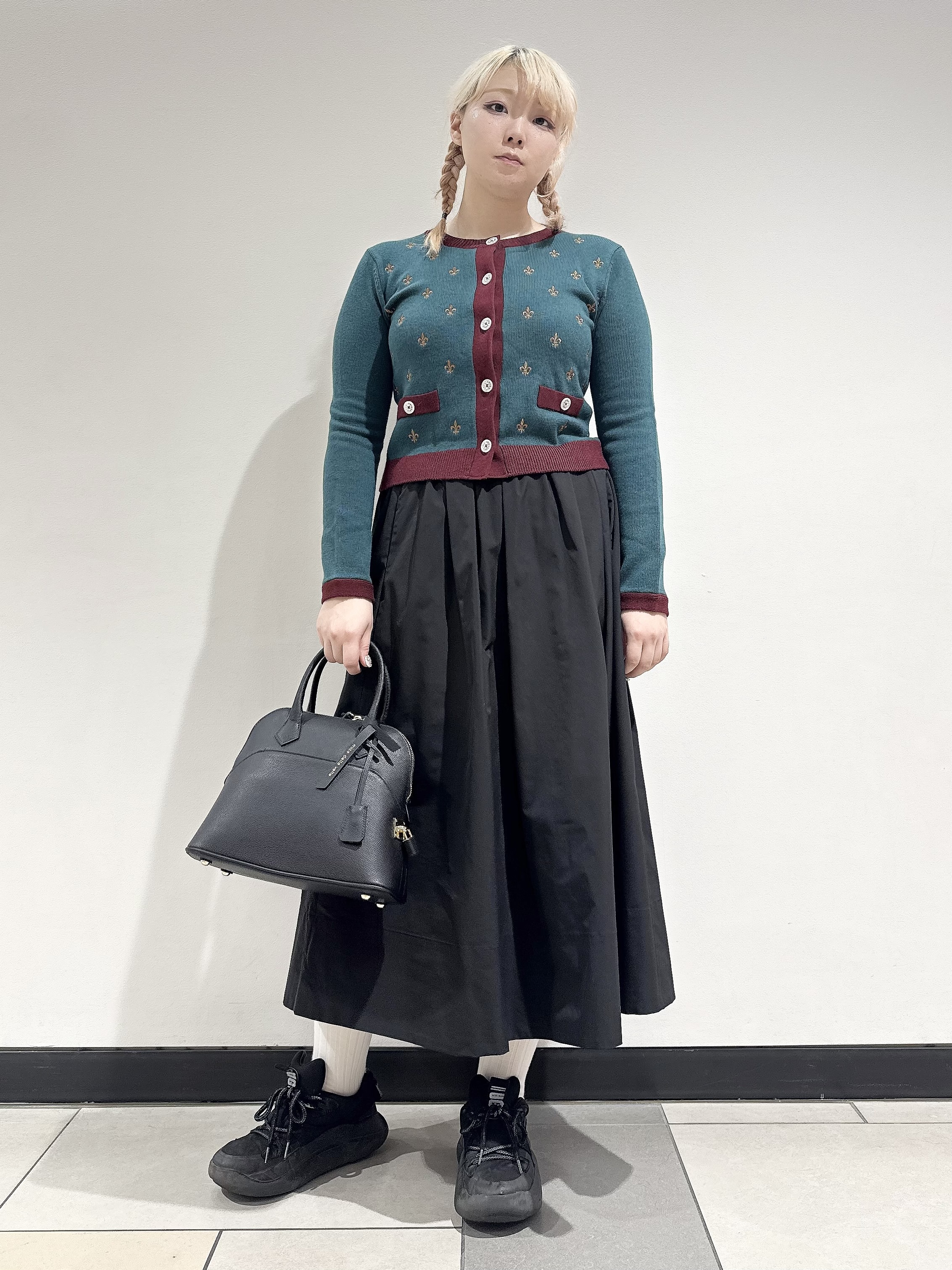 なかもとあきさんの「DRESSTERIOR｜リリークレストカーディガン」を使ったコーディネート