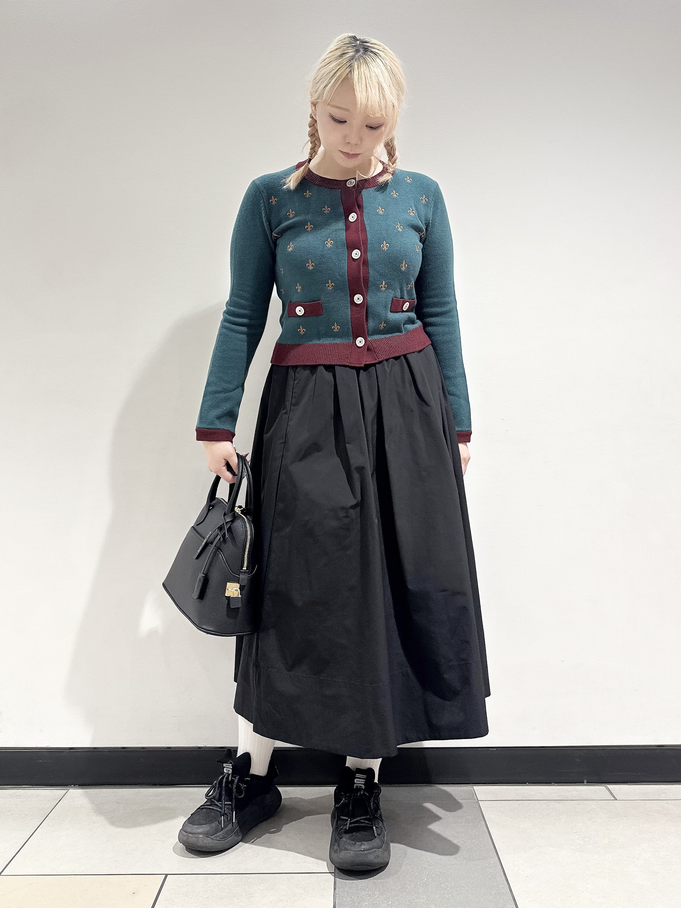 なかもとあきさんの「DRESSTERIOR｜リリークレストカーディガン」を使ったコーディネート