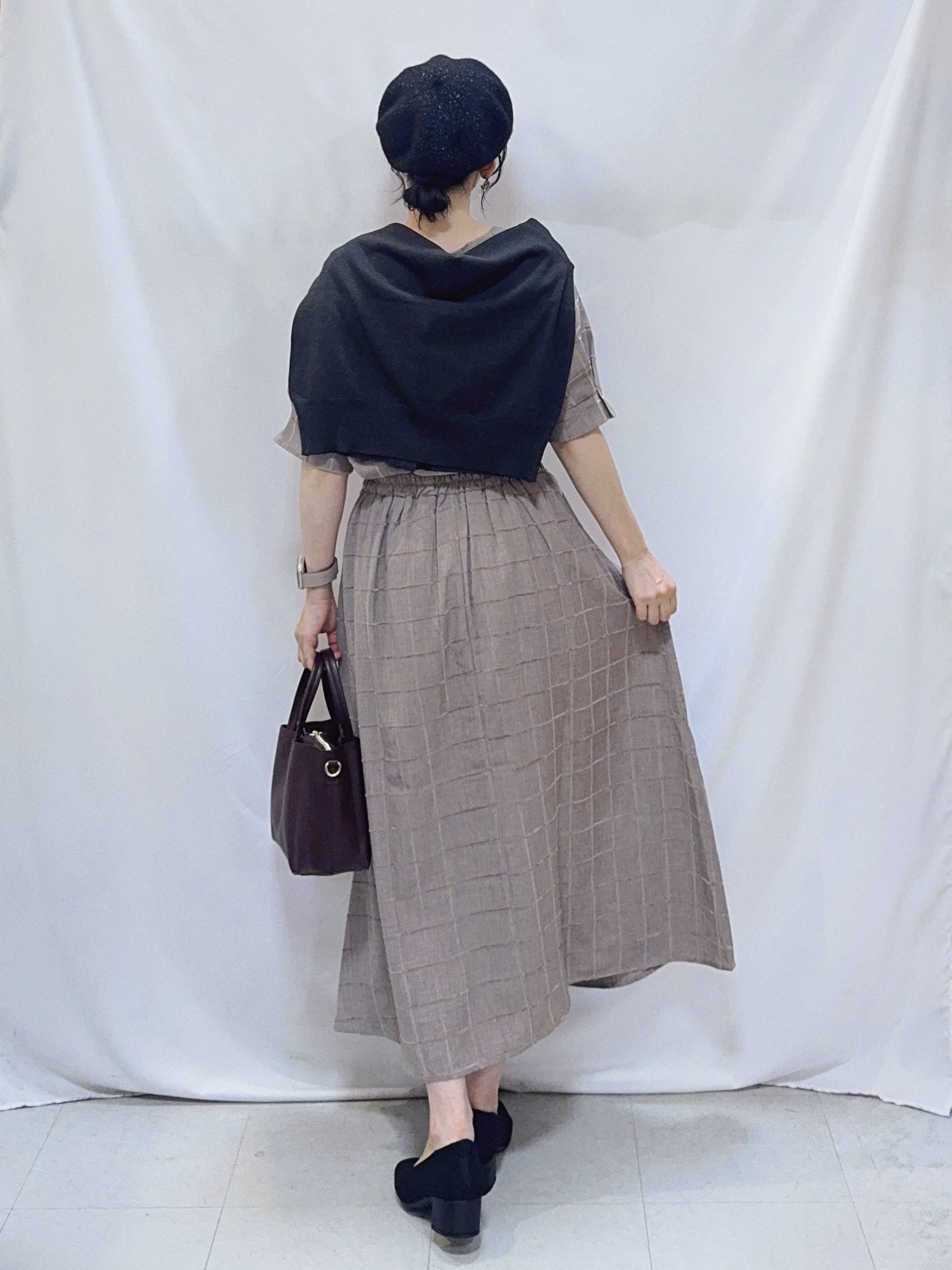 𝐇𝐢𝐫𝐨𝐦𝐢さんの「SHOO･LA･RUE｜【S-LL/洗濯機可】フロントが目を引く 大人レースカーディガン」を使ったコーディネート