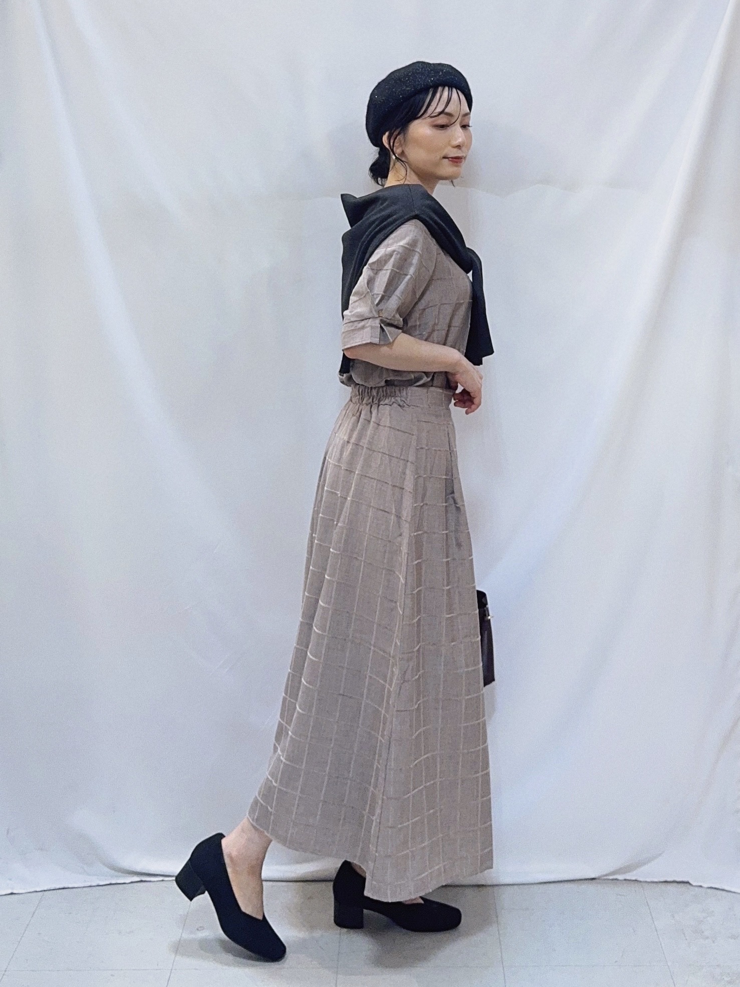 𝐇𝐢𝐫𝐨𝐦𝐢さんの「SHOO･LA･RUE｜【S-LL/洗濯機可】フロントが目を引く 大人レースカーディガン」を使ったコーディネート