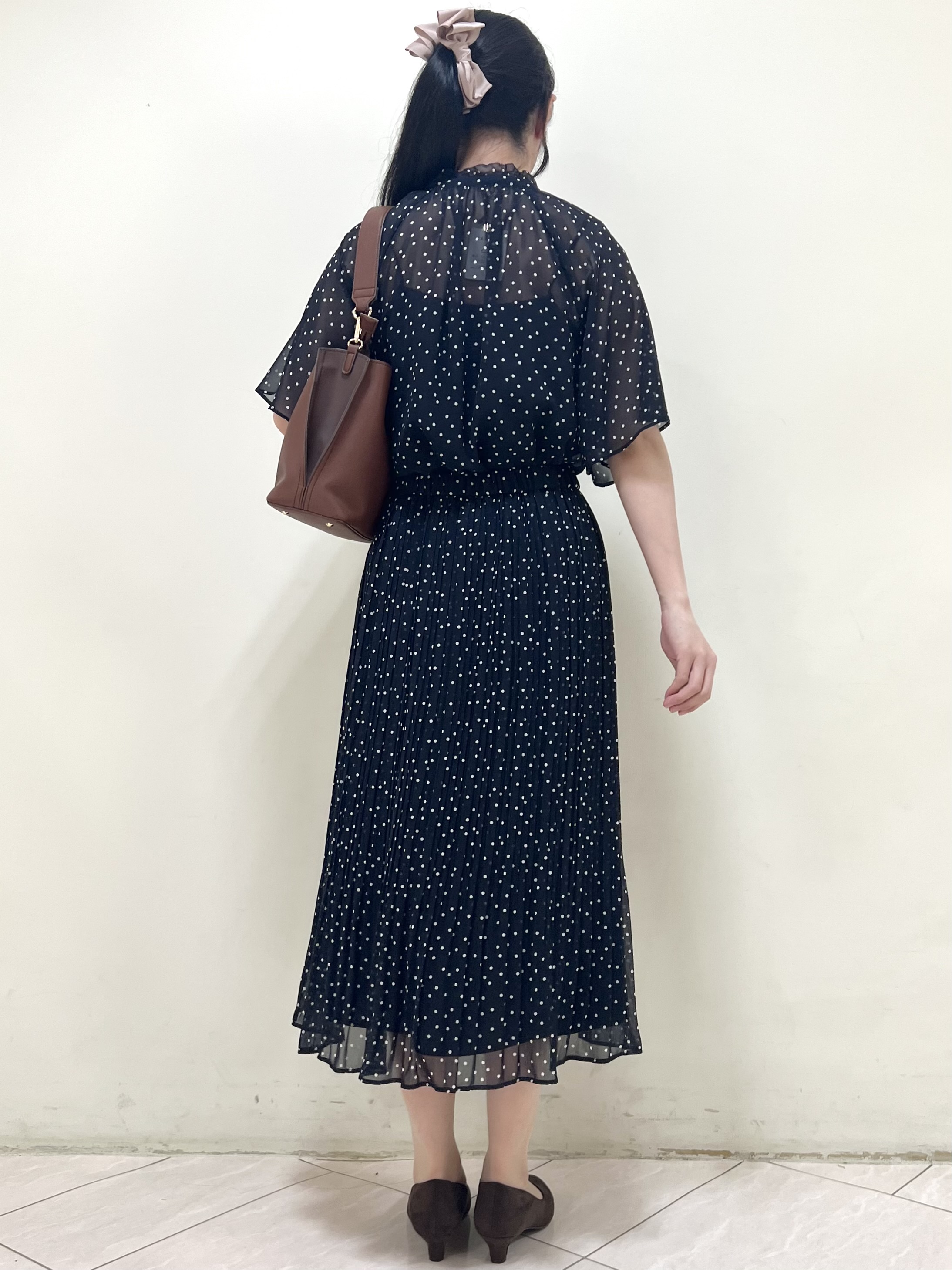 yanaさんの「Reflect｜【セットアップ／手洗い可】ドット柄シアーブラウス」を使ったコーディネート