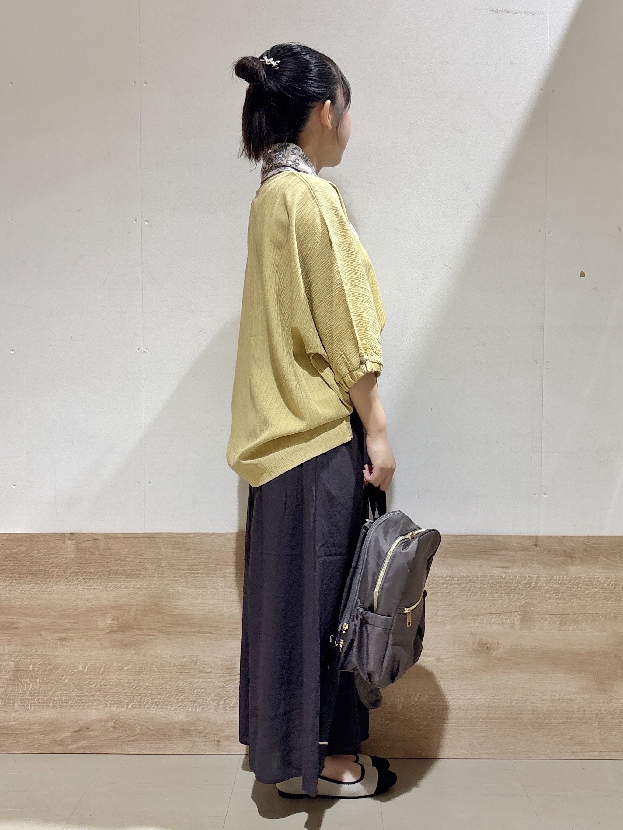 るねさんの「SHOO･LA･RUE｜【インせず着られる/洗濯後しわになりにくい】しぼしぼドルマンブラウス」を使ったコーディネート