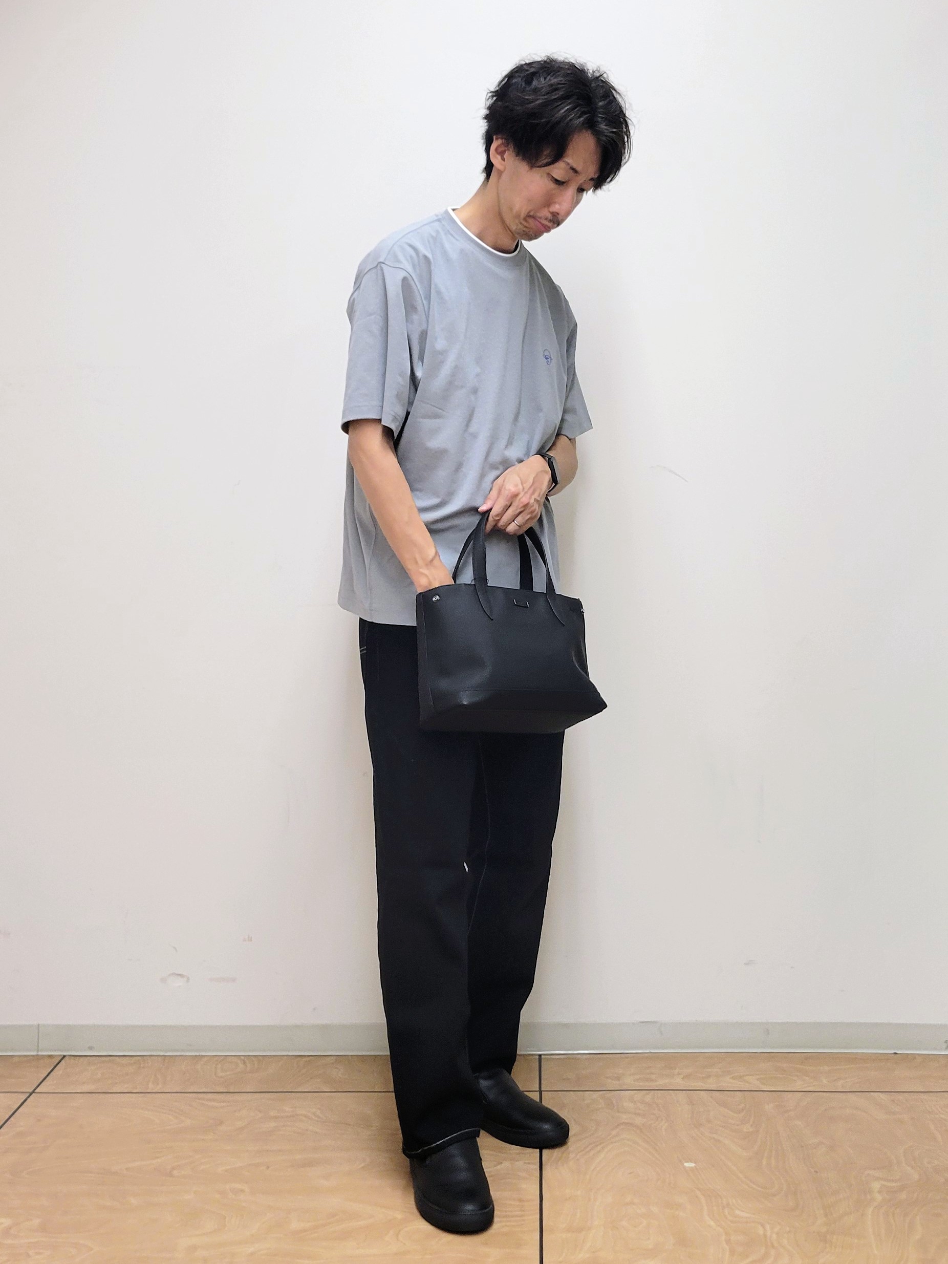 piroyaさんの「TAKEO KIKUCHI｜【汗染み軽減/接触冷感】フェイクレイヤード ワンポイント刺繍Ｔシャツ」を使ったコーディネート