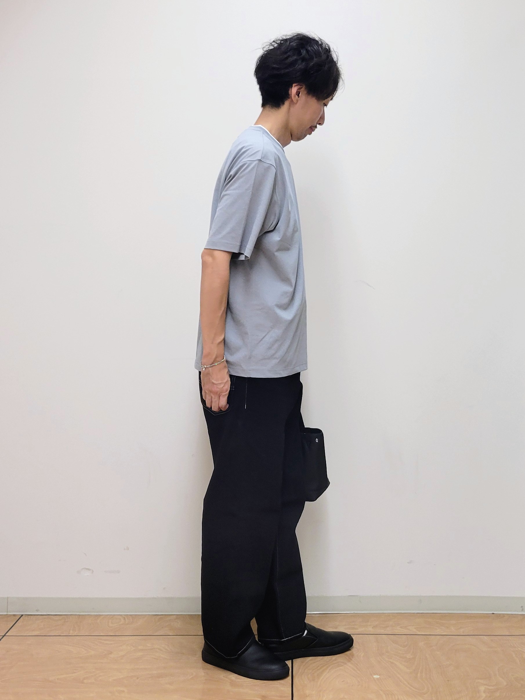 piroyaさんの「TAKEO KIKUCHI｜【汗染み軽減/接触冷感】フェイクレイヤード ワンポイント刺繍Ｔシャツ」を使ったコーディネート