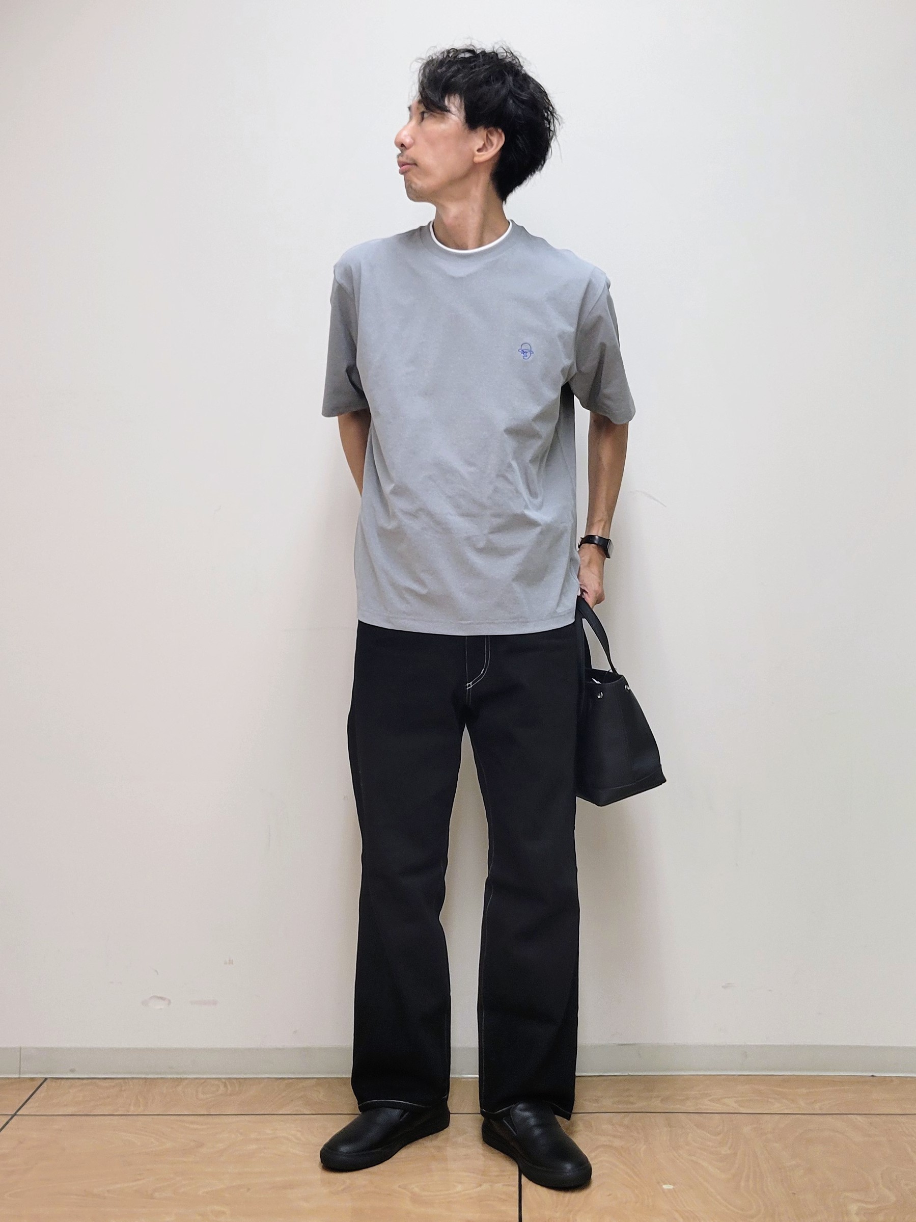 piroyaさんの「TAKEO KIKUCHI｜【汗染み軽減/接触冷感】フェイクレイヤード ワンポイント刺繍Ｔシャツ」を使ったコーディネート