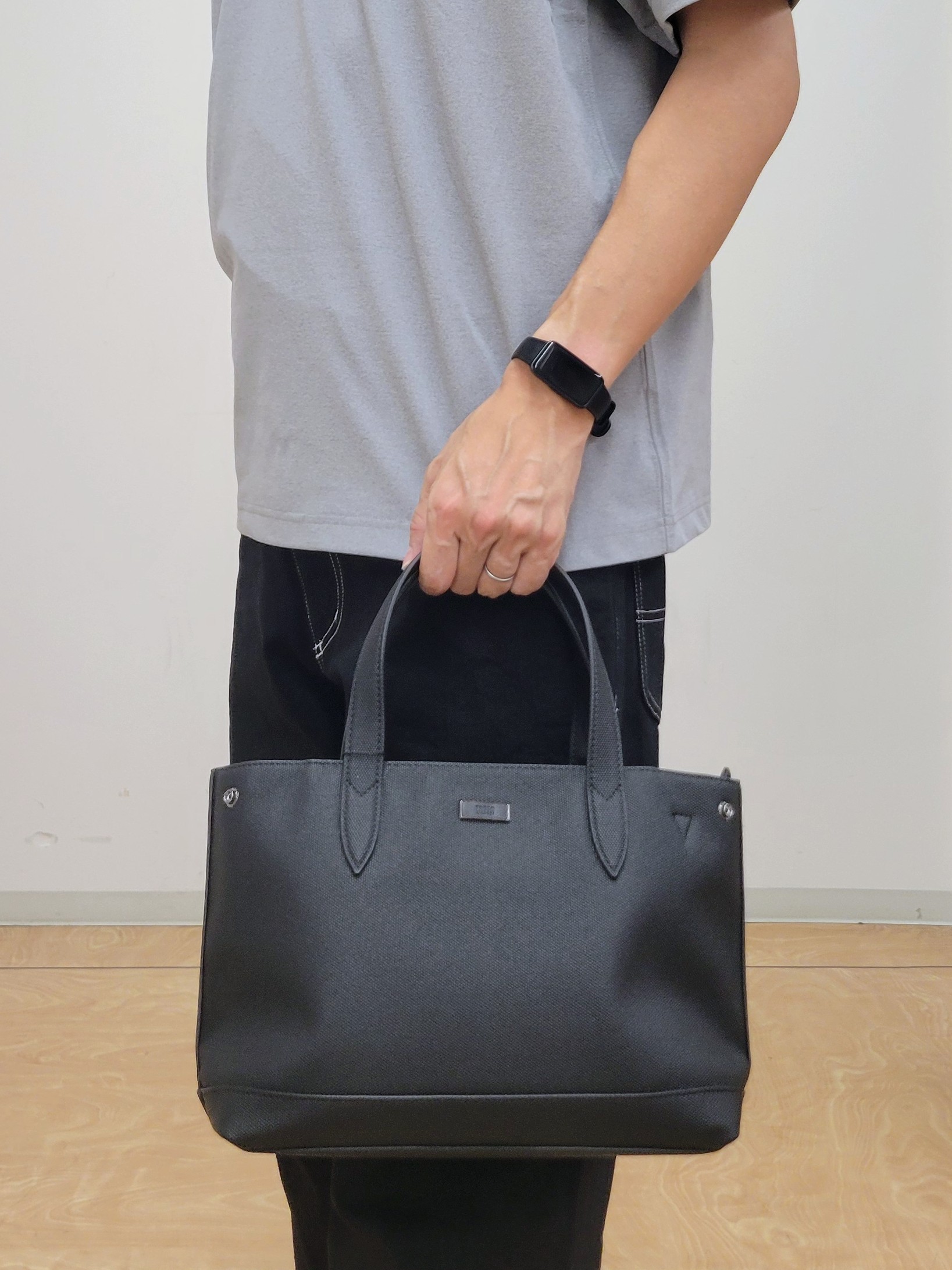piroyaさんの「TAKEO KIKUCHI｜【汗染み軽減/接触冷感】フェイクレイヤード ワンポイント刺繍Ｔシャツ」を使ったコーディネート