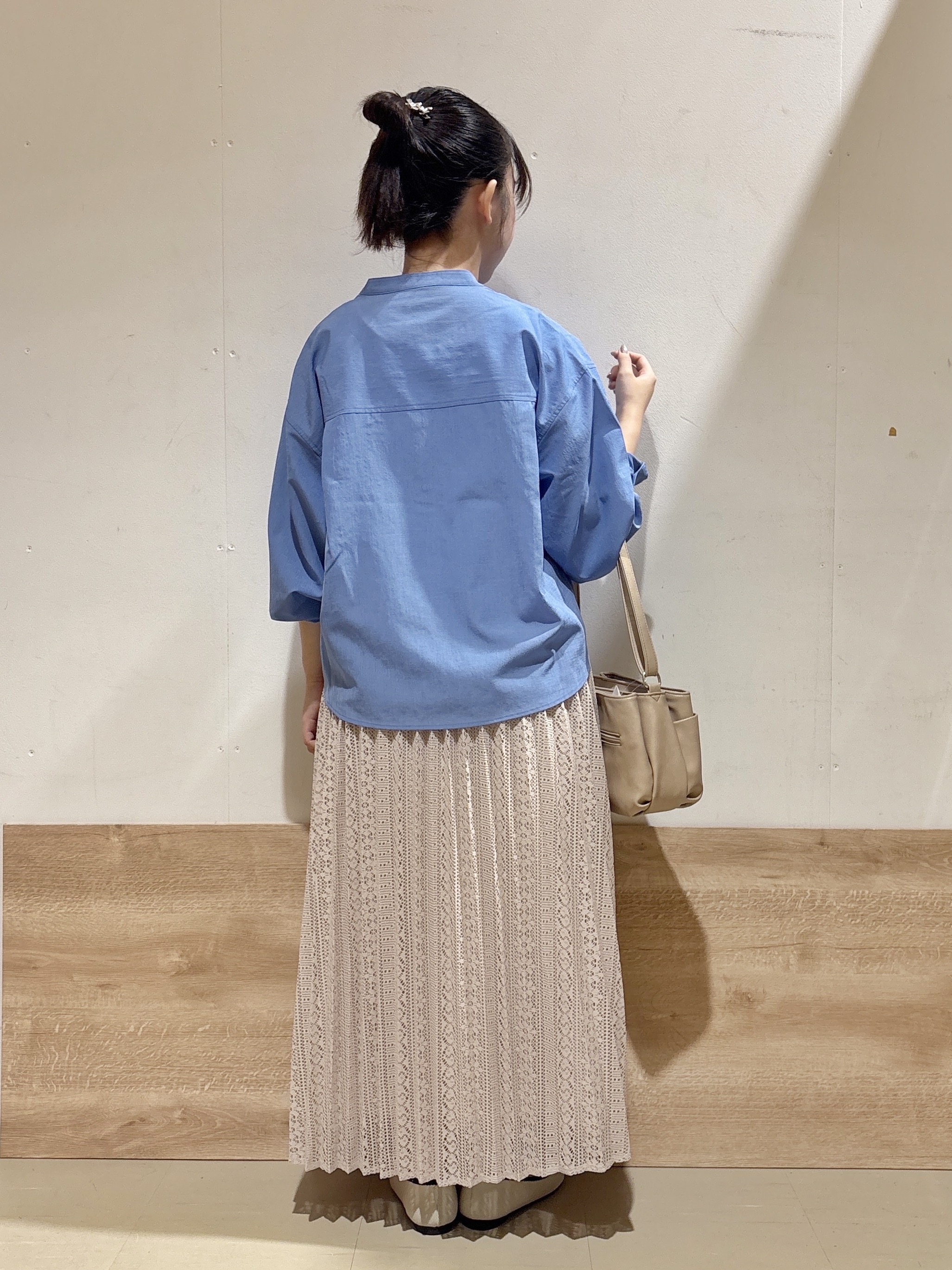 るねさんの「SHOO･LA･RUE｜【通気性〇/S-LL/洗濯機可】さらりと心地よい。ノーカラーシャツ」を使ったコーディネート