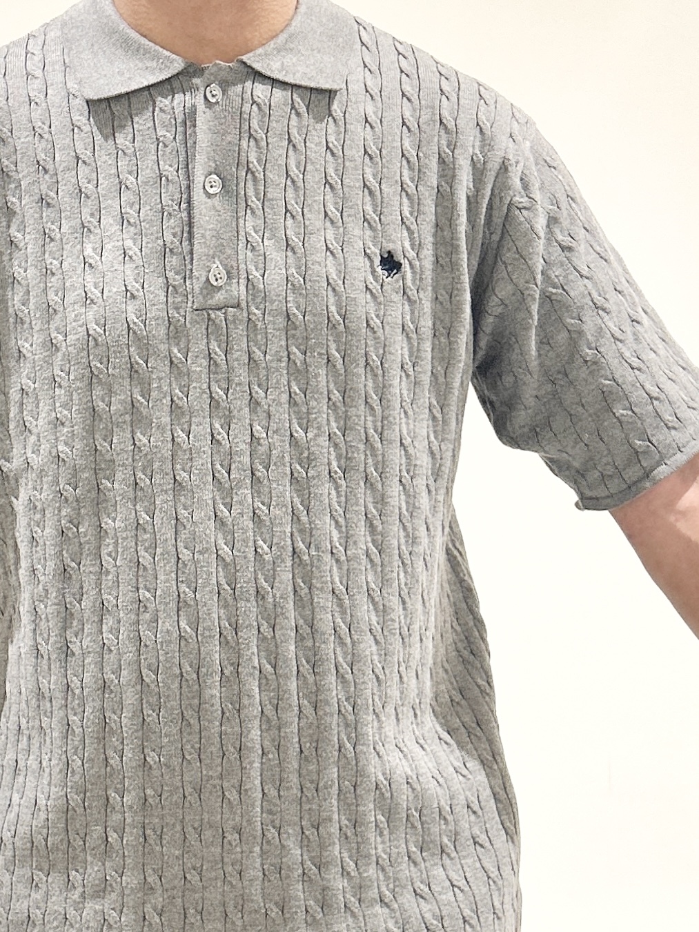 KENJI Iさんの「THE SHOP TK｜POLO BCS/ケーブルニットポロ」を使ったコーディネート