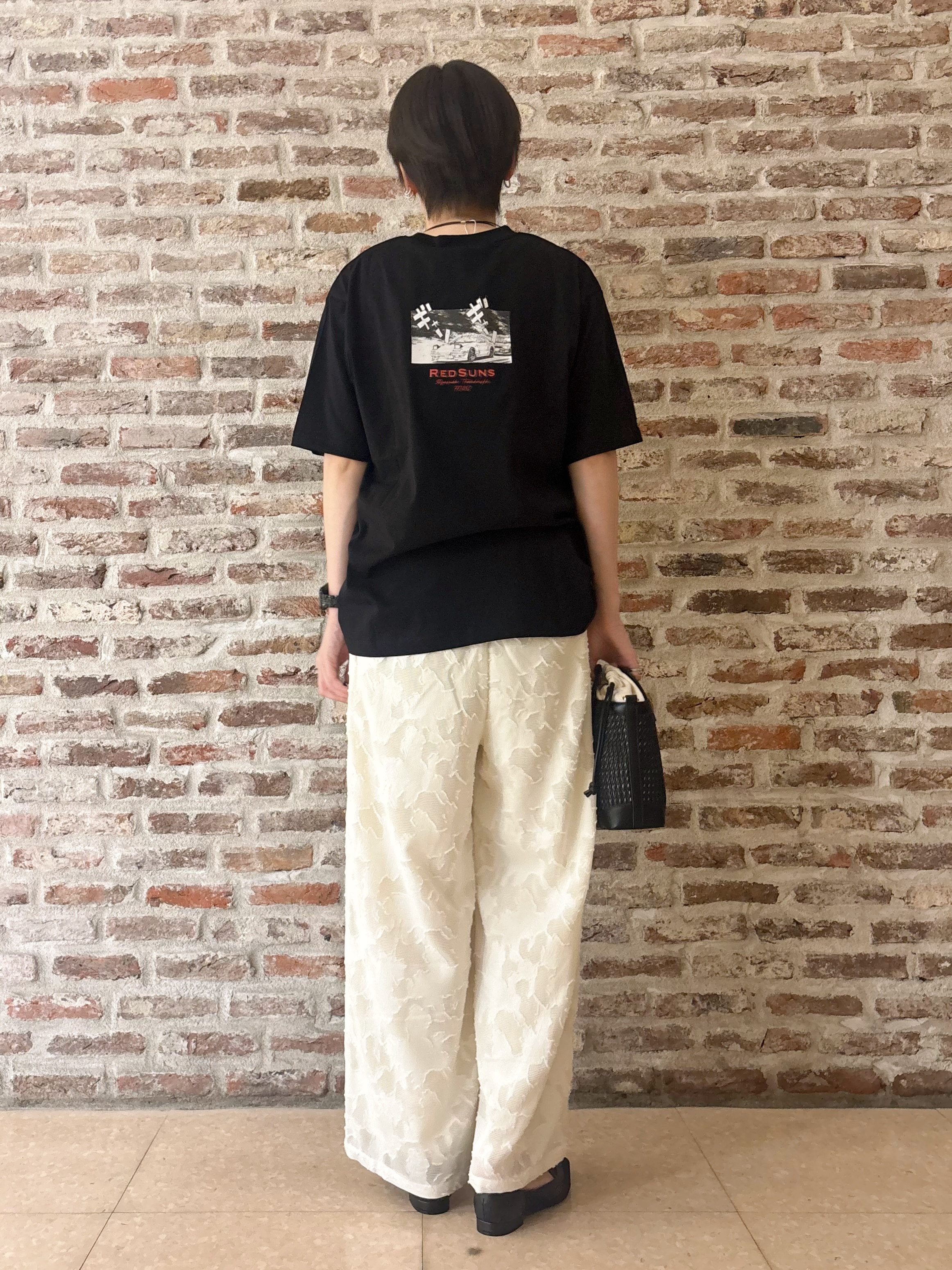 しばさんの「THE SHOP TK｜頭文字D 別注 『タカハシ』 グラフィック半袖Tシャツ ステッカー＆チャーム付き」を使ったコーディネート