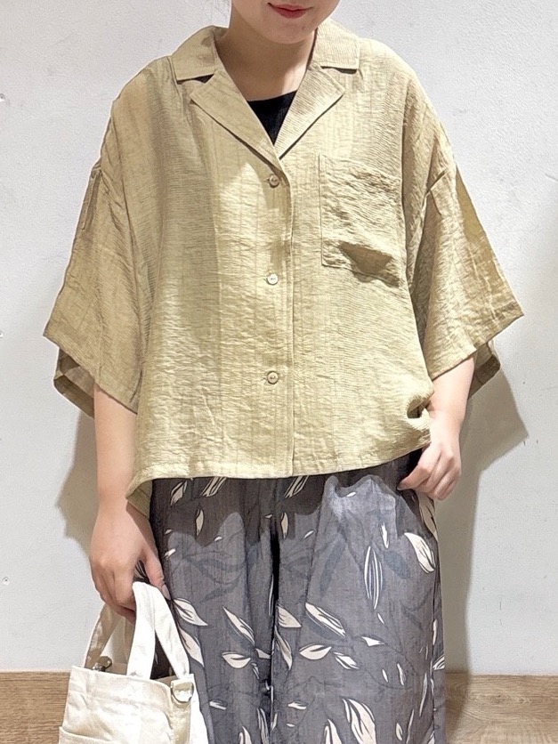 るねさんの「SHOO･LA･RUE｜【S-LL/洗濯機可】抜け感たっぷり 程よい透け感のポケット付きシャツ」を使ったコーディネート