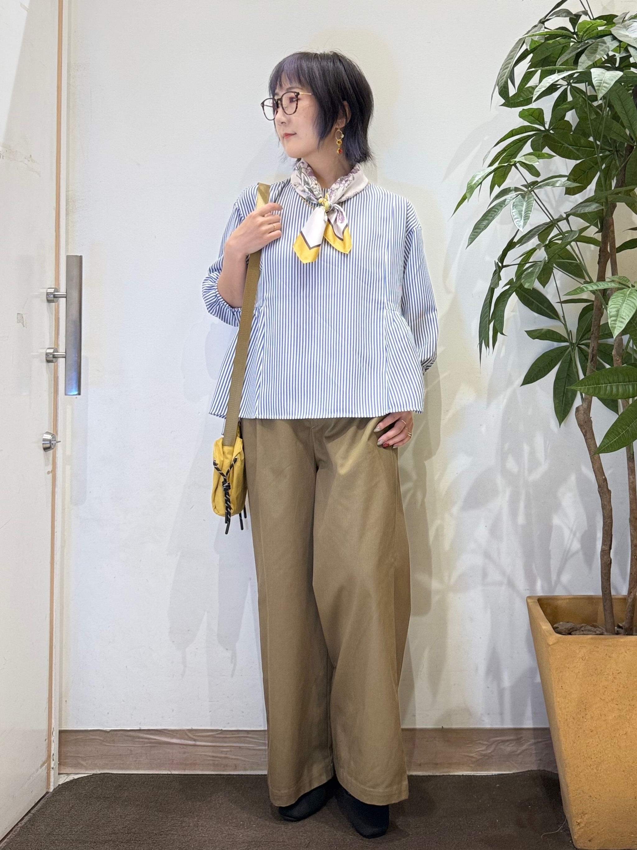misakiさんの「SHOO･LA･RUE｜【S-LL/洗濯機可/体型カバー】サイドギャザーで後ろも魅せる 7分袖ペプラムブラウス」を使ったコーディネート
