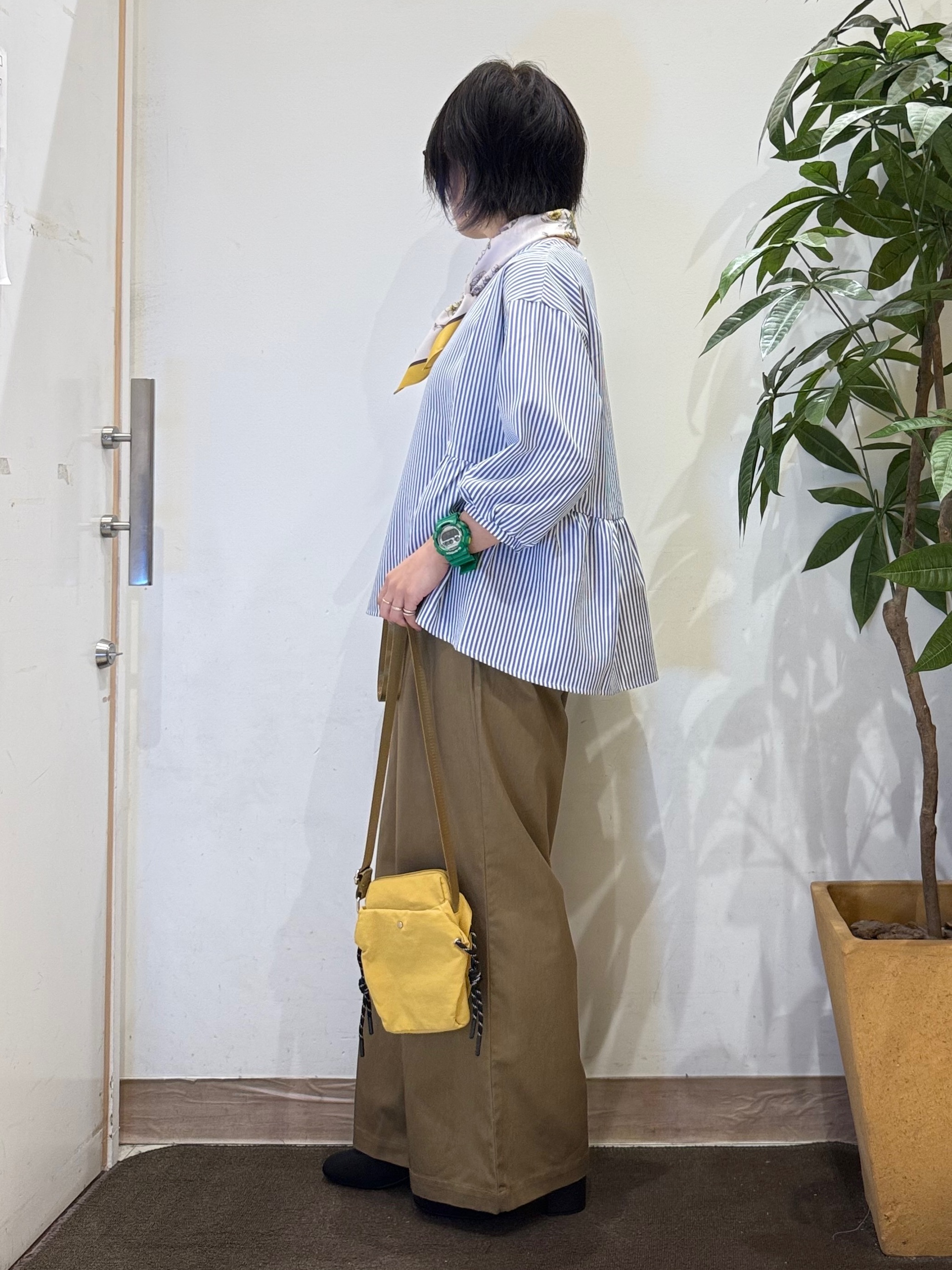 misakiさんの「SHOO･LA･RUE｜【S-LL/洗濯機可/体型カバー】サイドギャザーで後ろも魅せる 7分袖ペプラムブラウス」を使ったコーディネート