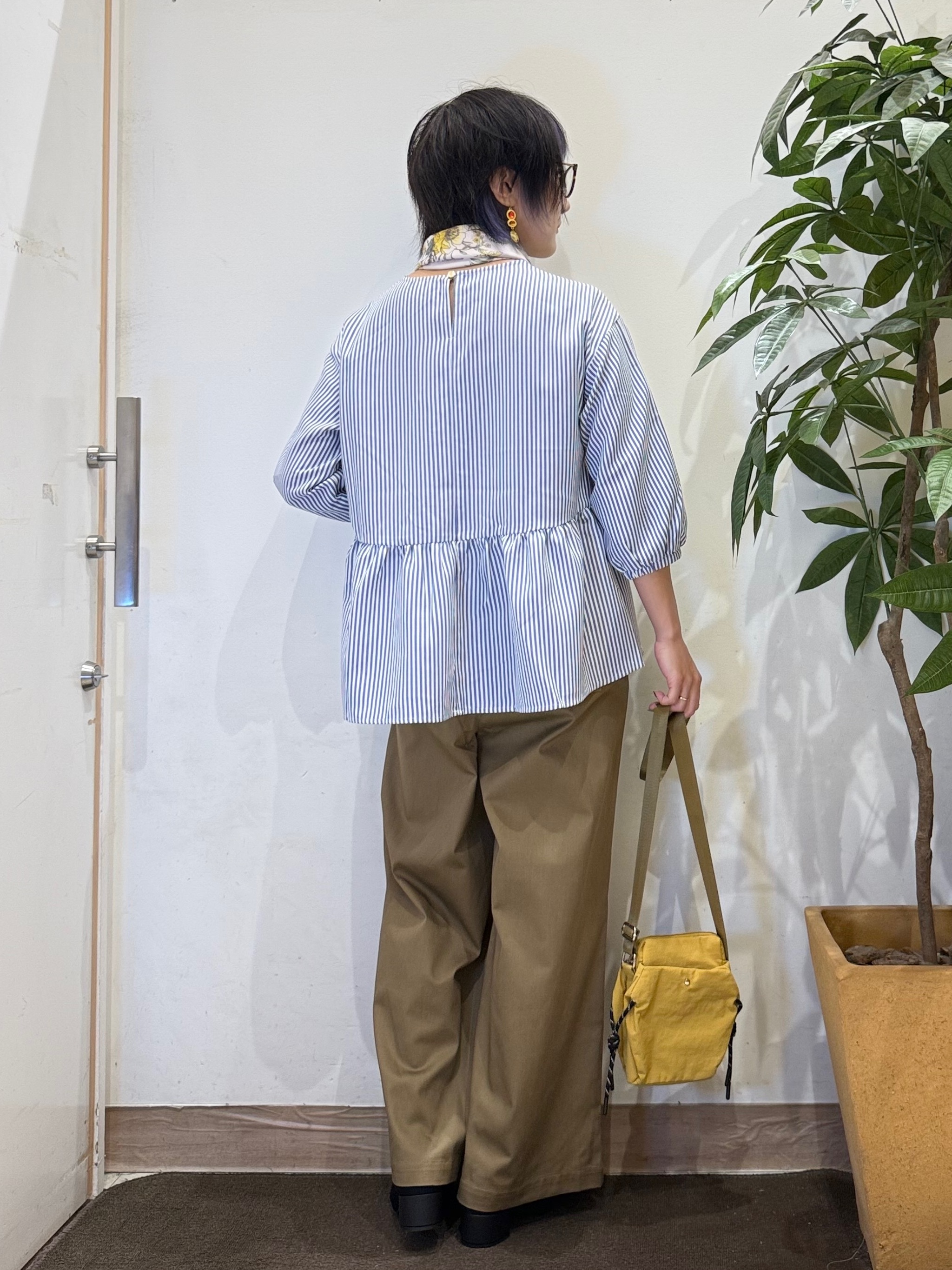 misakiさんの「SHOO･LA･RUE｜【S-LL/洗濯機可/体型カバー】サイドギャザーで後ろも魅せる 7分袖ペプラムブラウス」を使ったコーディネート