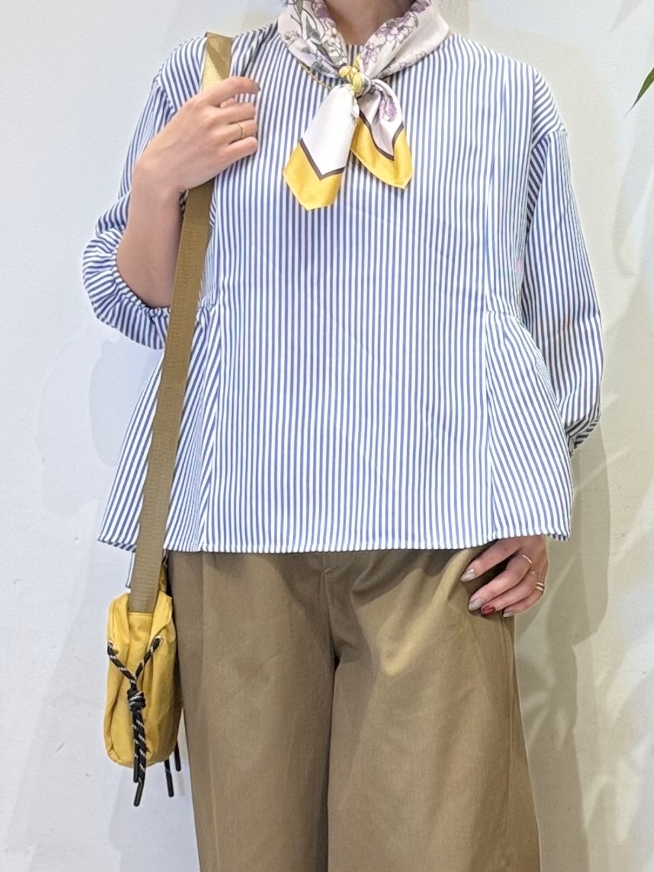 misakiさんの「SHOO･LA･RUE｜【S-LL/洗濯機可/体型カバー】サイドギャザーで後ろも魅せる 7分袖ペプラムブラウス」を使ったコーディネート