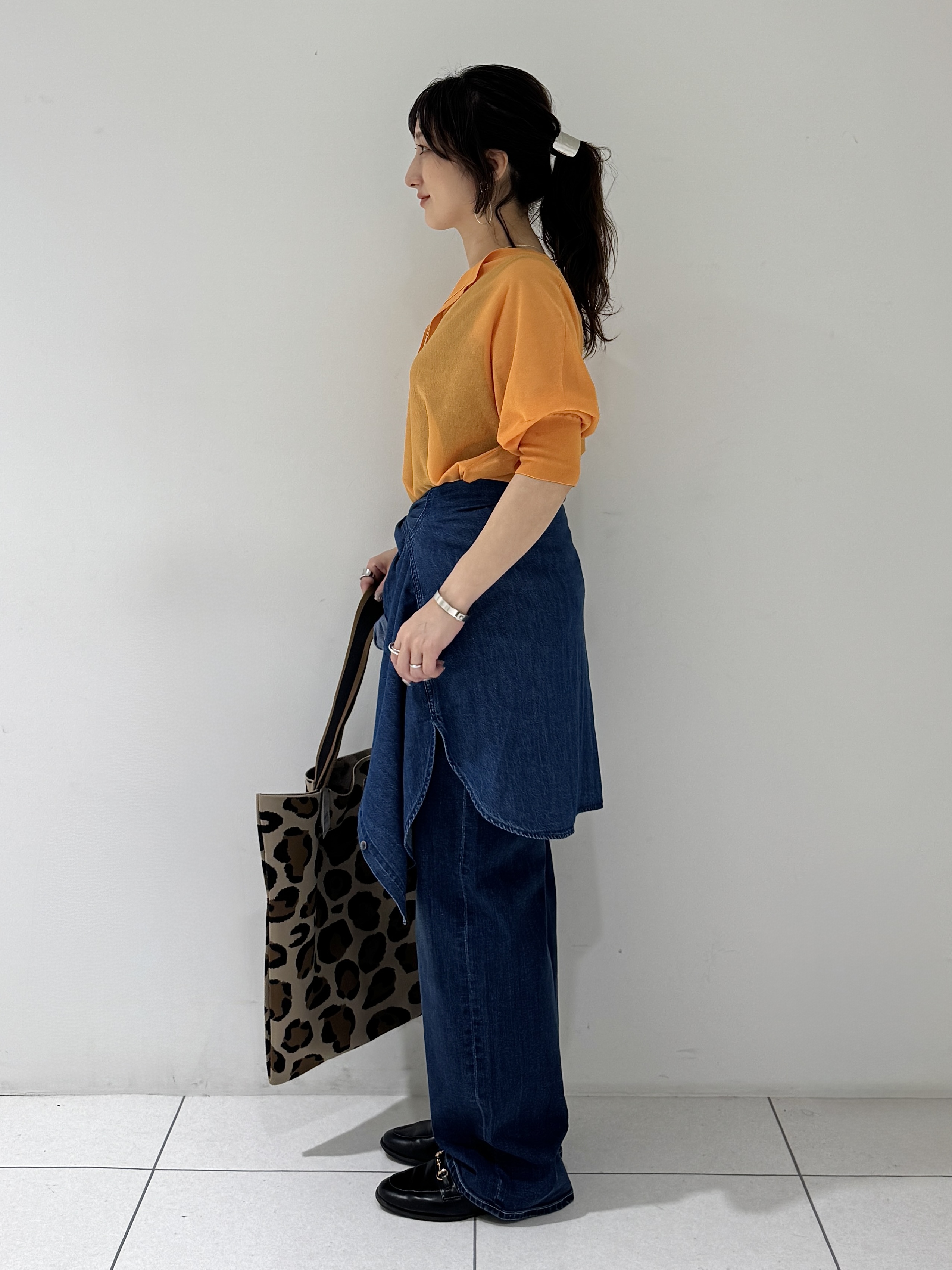 そんさんの「INDIVI｜【シアー／軽羽織】ドルマン袖ニットカーディガン」を使ったコーディネート