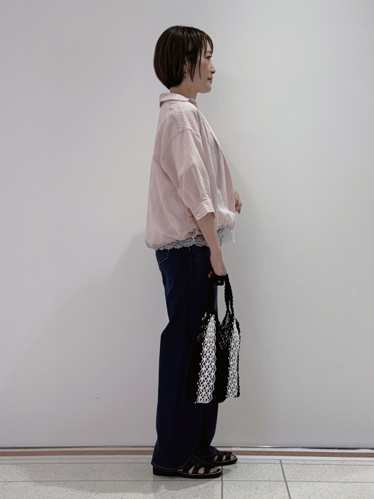 mikaさんの「INDIVI｜【シアー／7分袖】体型カバーゆったりシャツ」を使ったコーディネート