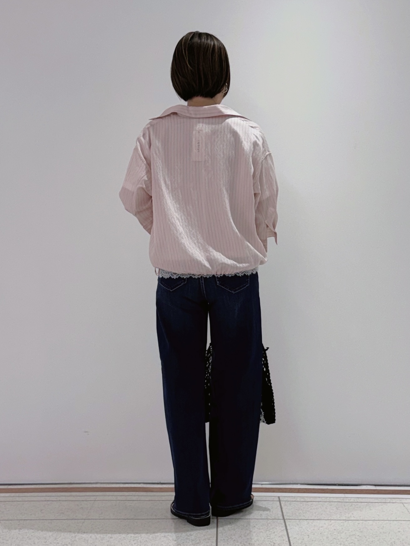 mikaさんの「INDIVI｜【シアー／7分袖】体型カバーゆったりシャツ」を使ったコーディネート