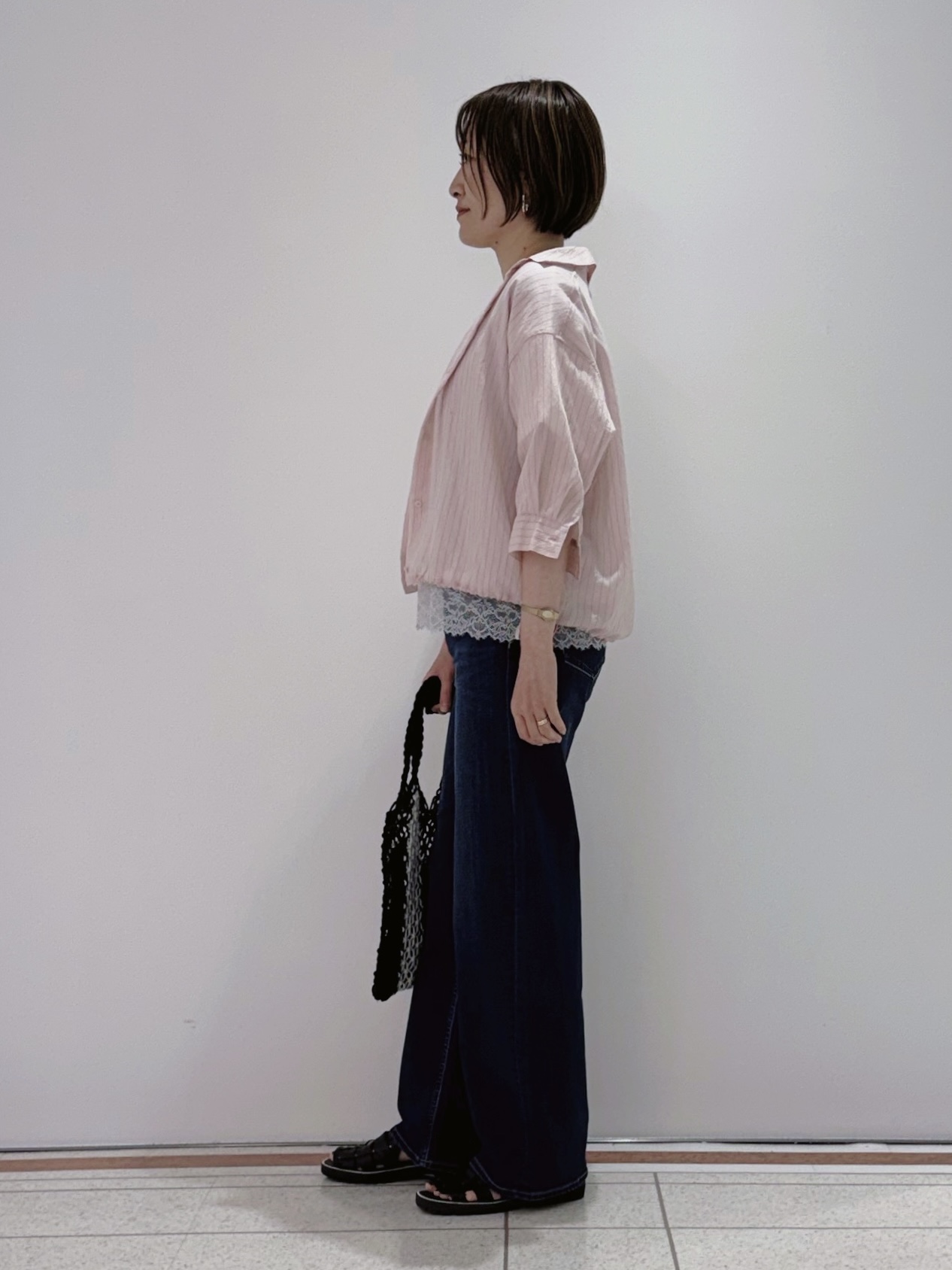mikaさんの「INDIVI｜【シアー／7分袖】体型カバーゆったりシャツ」を使ったコーディネート