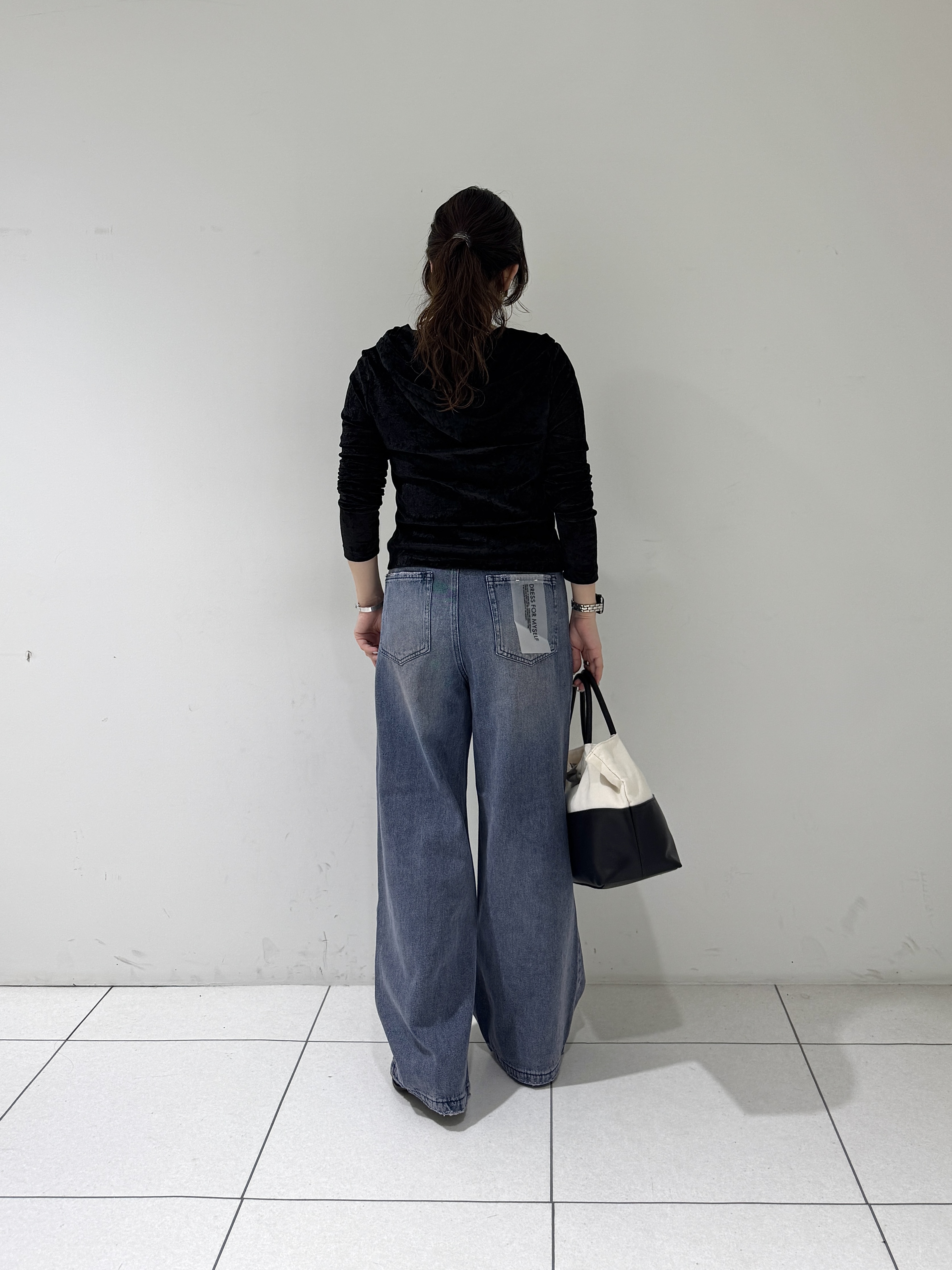 そんさんの「INDIVI｜ベロアライクジップフーディ」を使ったコーディネート