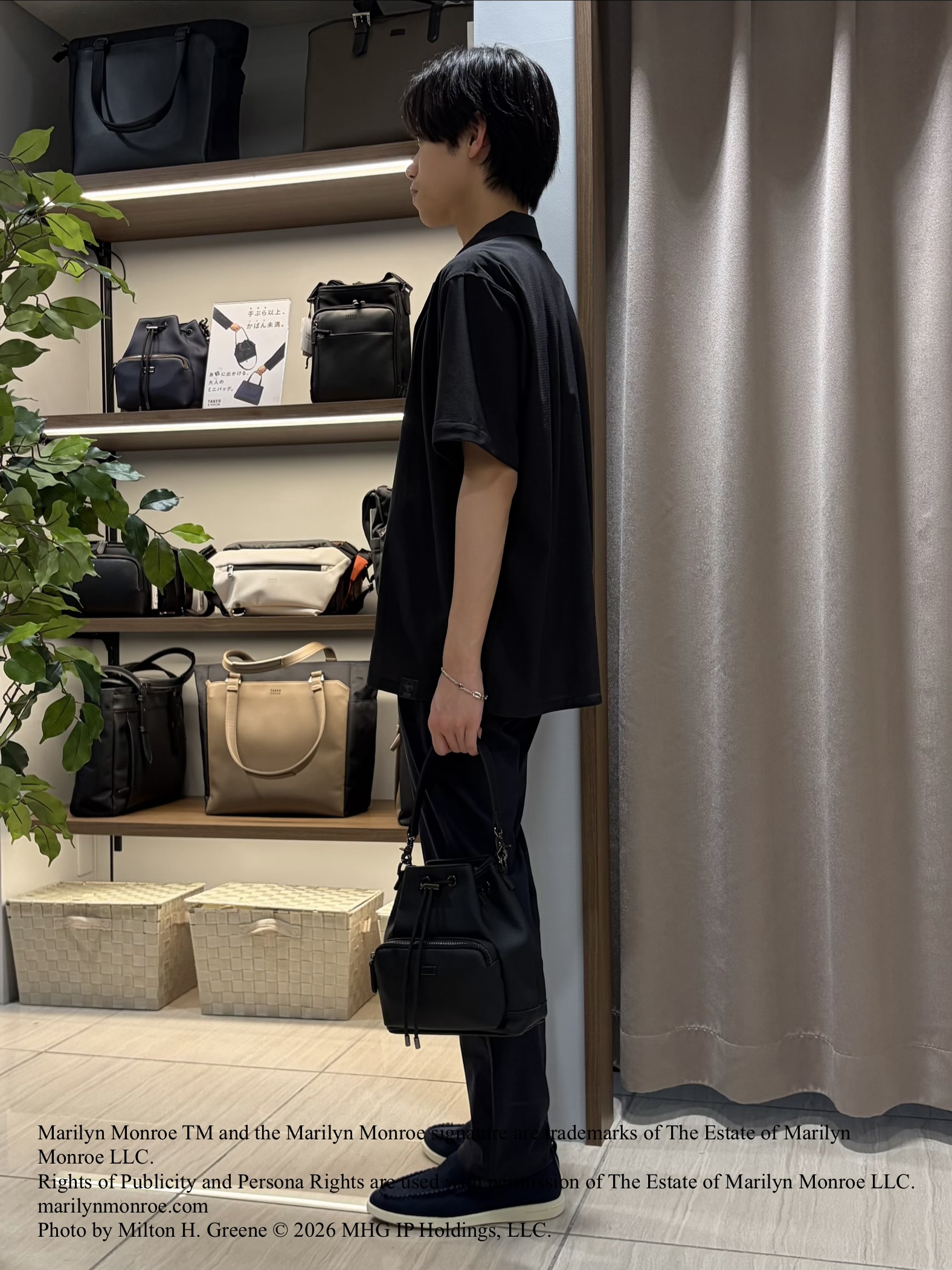 hiroさんの「TAKEO KIKUCHI｜【別注】マリリン・モンロー/フォトTシャツ」を使ったコーディネート