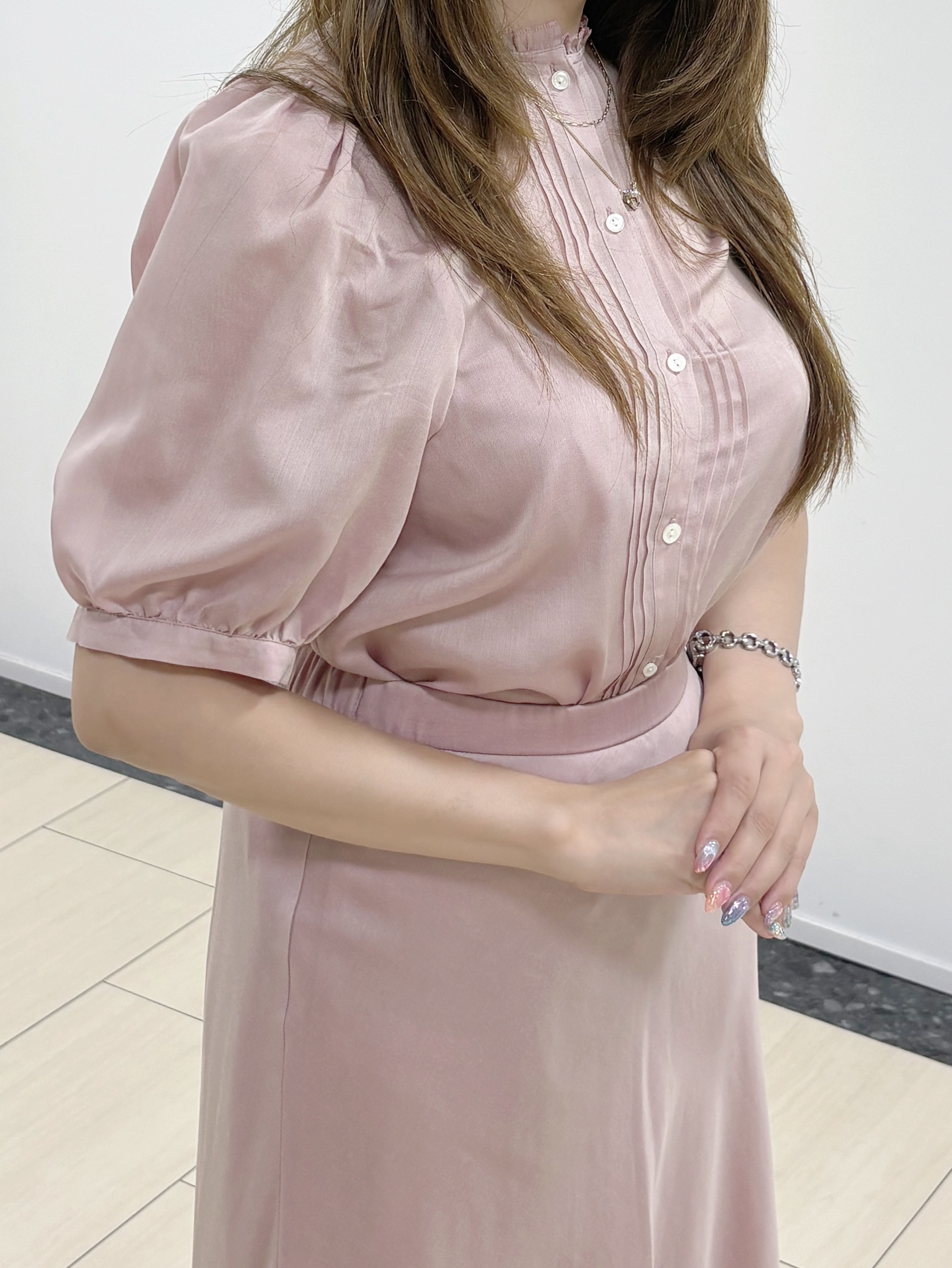 Annaさんの「COUP DE CHANCE｜【手洗い可／セットアップ可】フリルネックブラウス」を使ったコーディネート