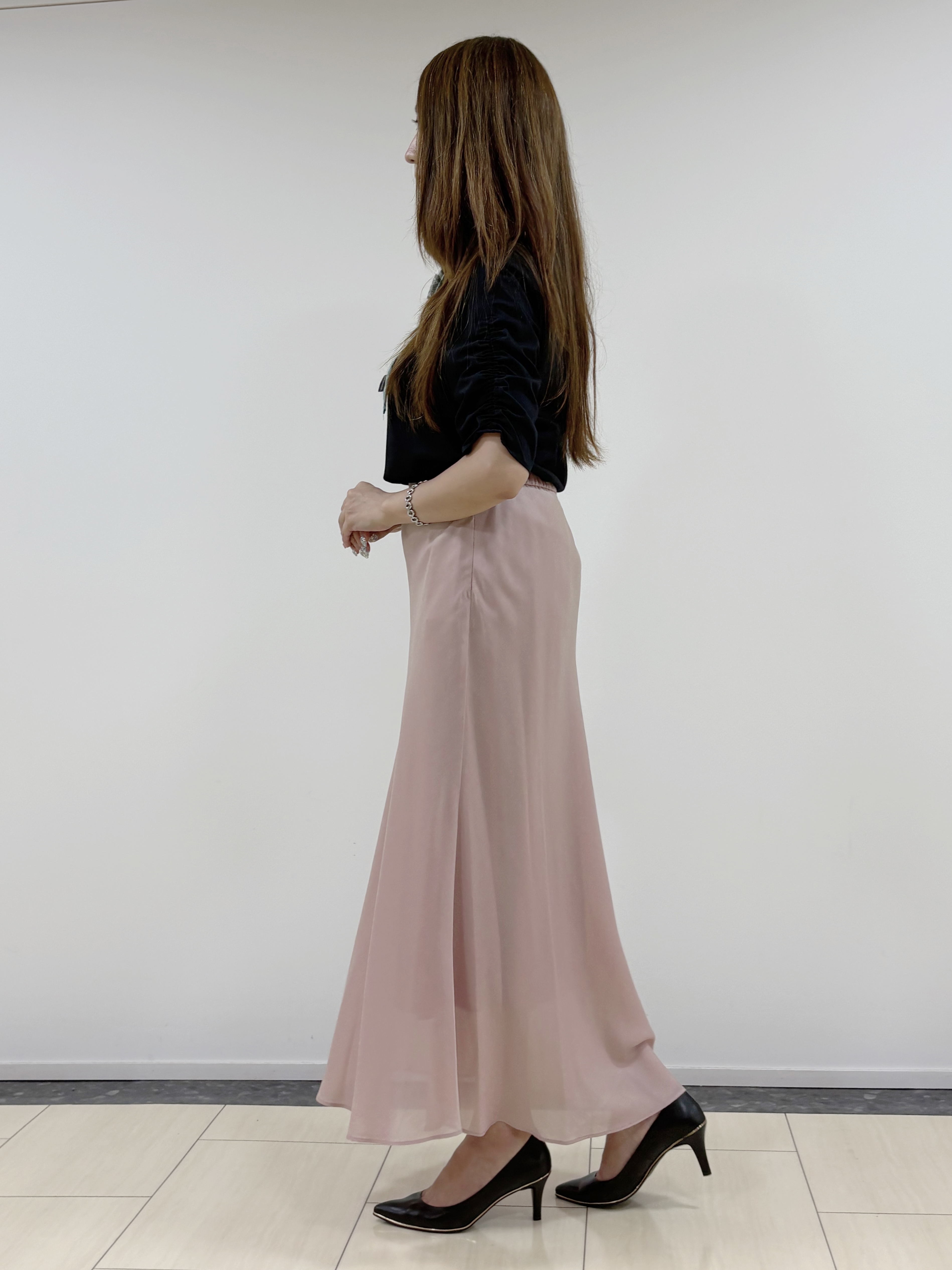 Annaさんの「COUP DE CHANCE｜【手洗い可／日本製】袖ギャザーカットソー」を使ったコーディネート