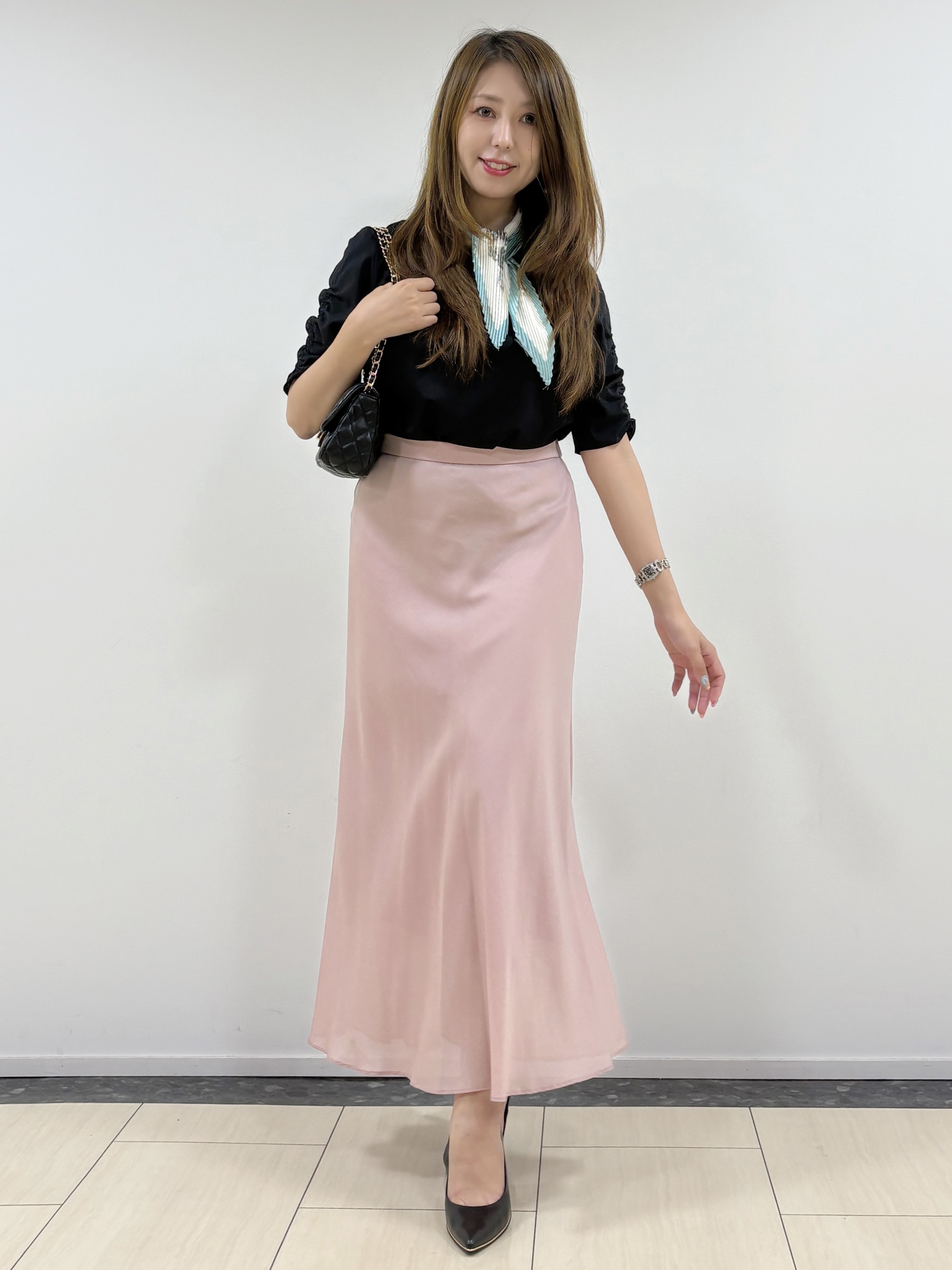 Annaさんの「COUP DE CHANCE｜【手洗い可／日本製】袖ギャザーカットソー」を使ったコーディネート