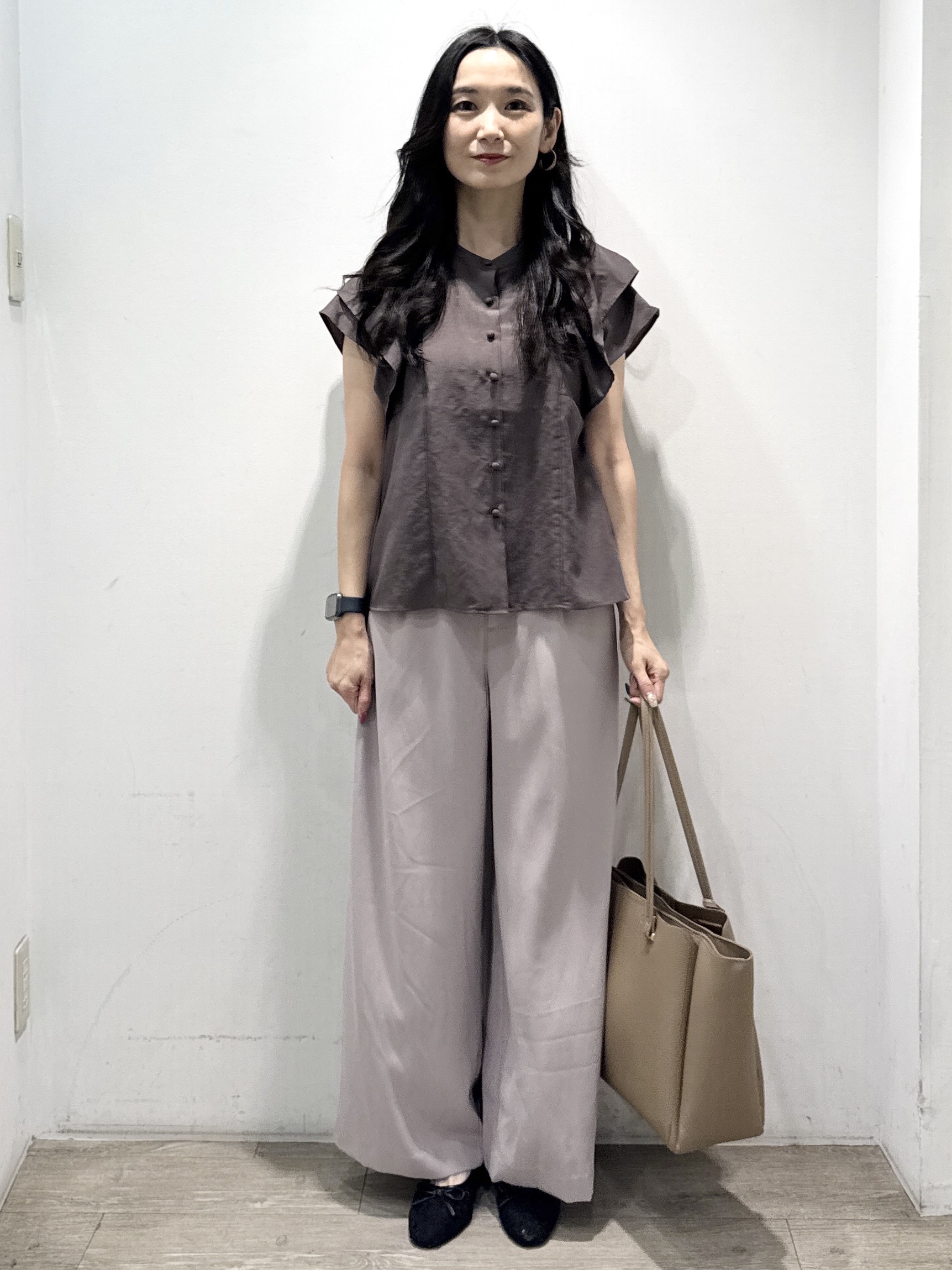 yuicciさんの「OPAQUE.CLIP｜【さらっと軽い】ラッフルスリーブ ブラウス【洗濯機可】」を使ったコーディネート