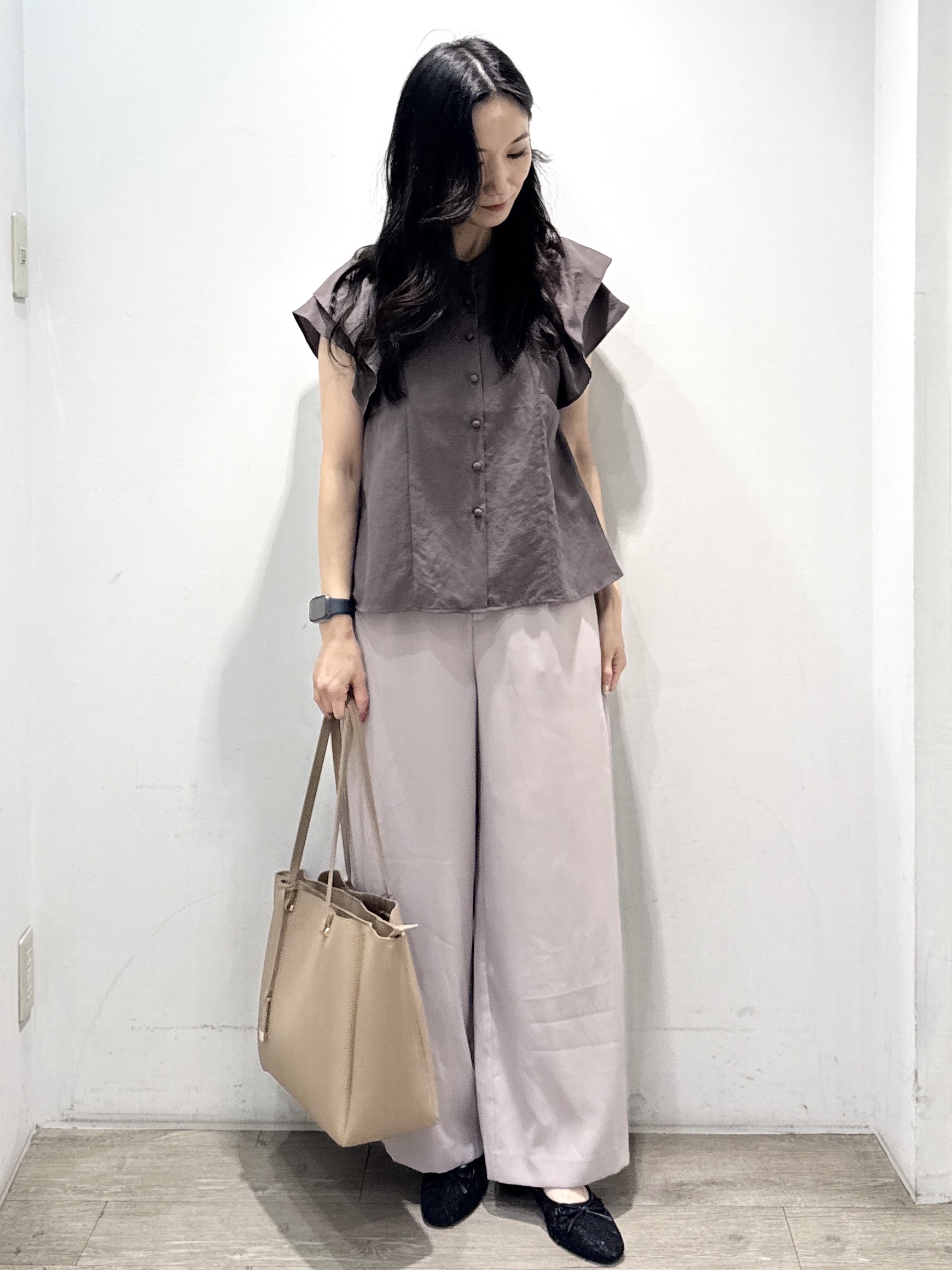 yuicciさんの「OPAQUE.CLIP｜【さらっと軽い】ラッフルスリーブ ブラウス【洗濯機可】」を使ったコーディネート