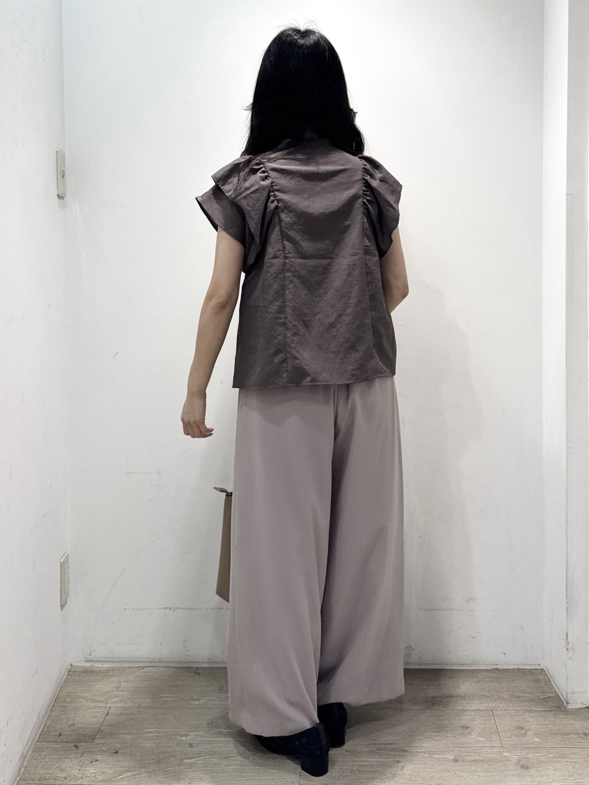 yuicciさんの「OPAQUE.CLIP｜【さらっと軽い】ラッフルスリーブ ブラウス【洗濯機可】」を使ったコーディネート
