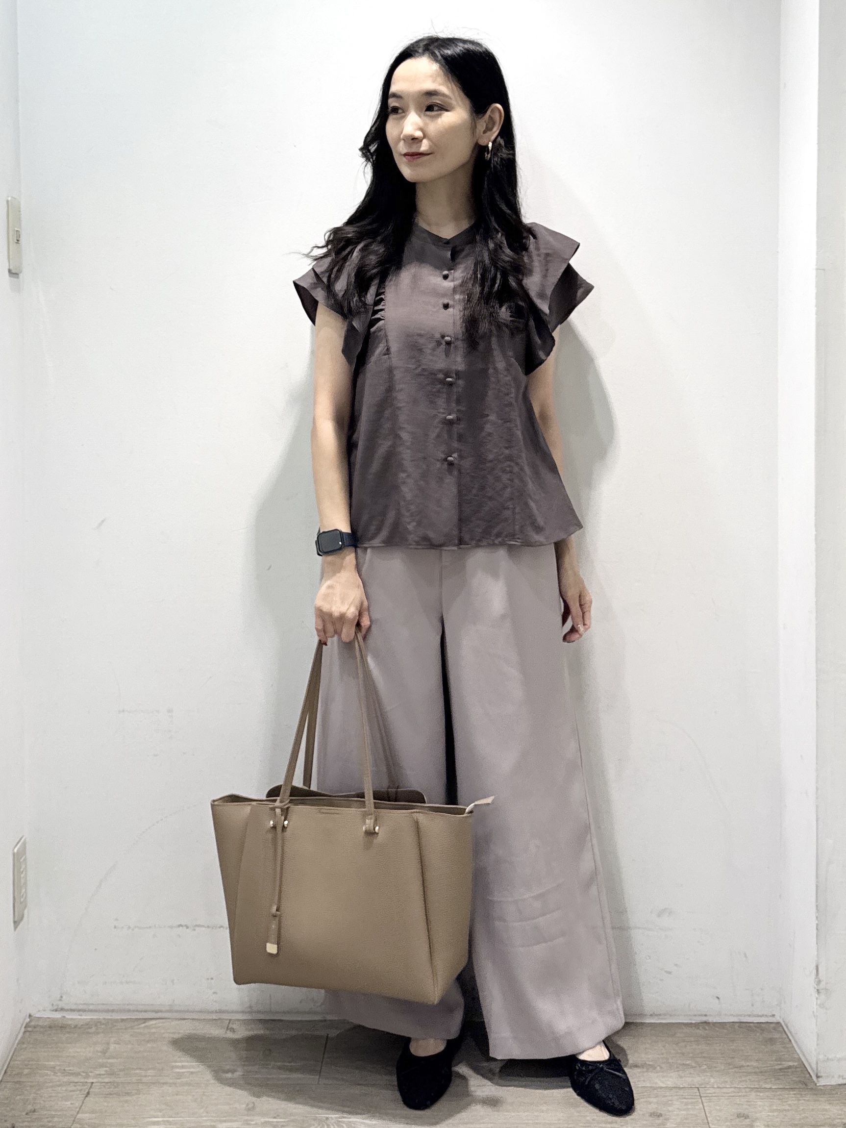 yuicciさんの「OPAQUE.CLIP｜【さらっと軽い】ラッフルスリーブ ブラウス【洗濯機可】」を使ったコーディネート