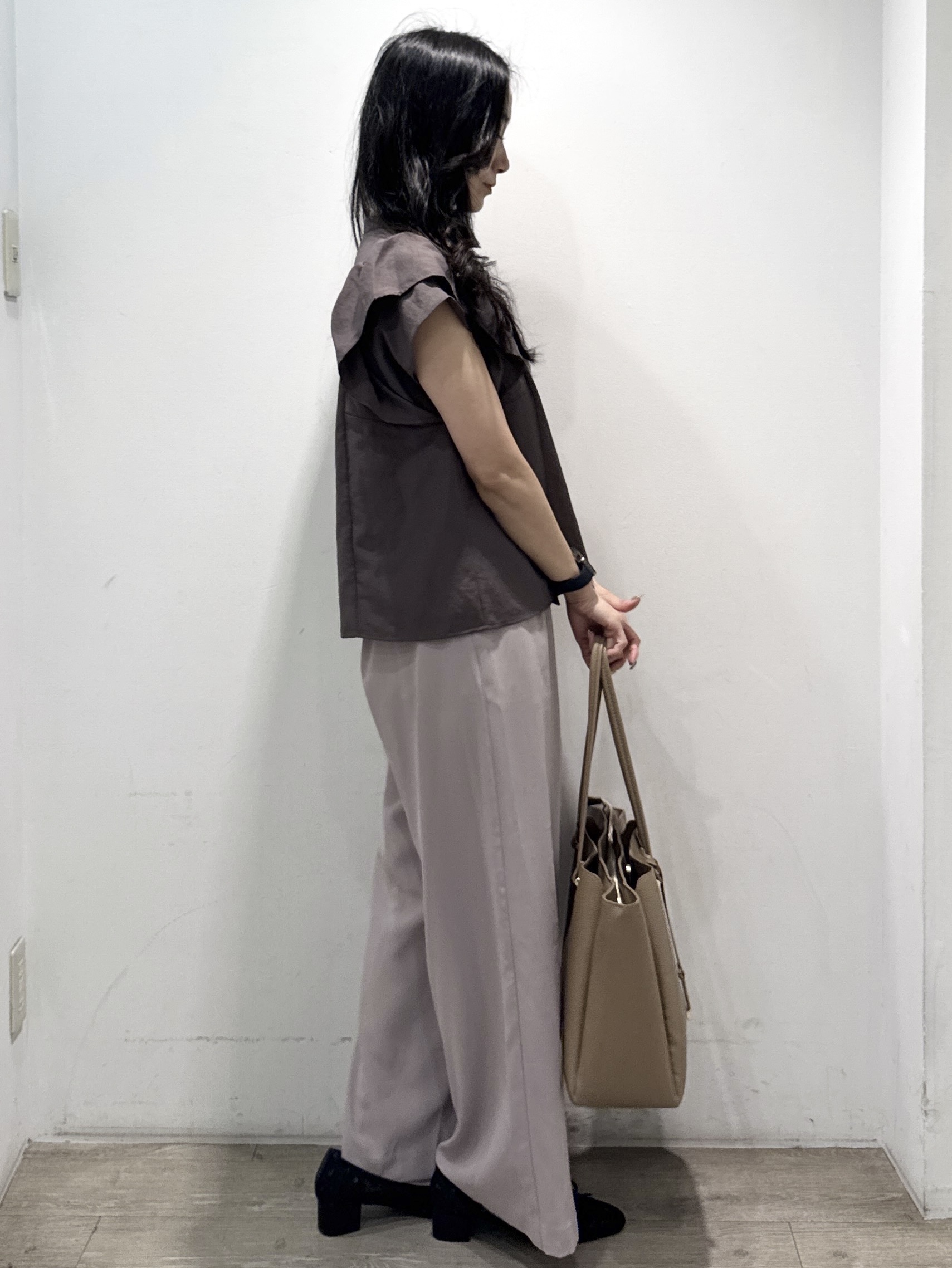 yuicciさんの「OPAQUE.CLIP｜【さらっと軽い】ラッフルスリーブ ブラウス【洗濯機可】」を使ったコーディネート