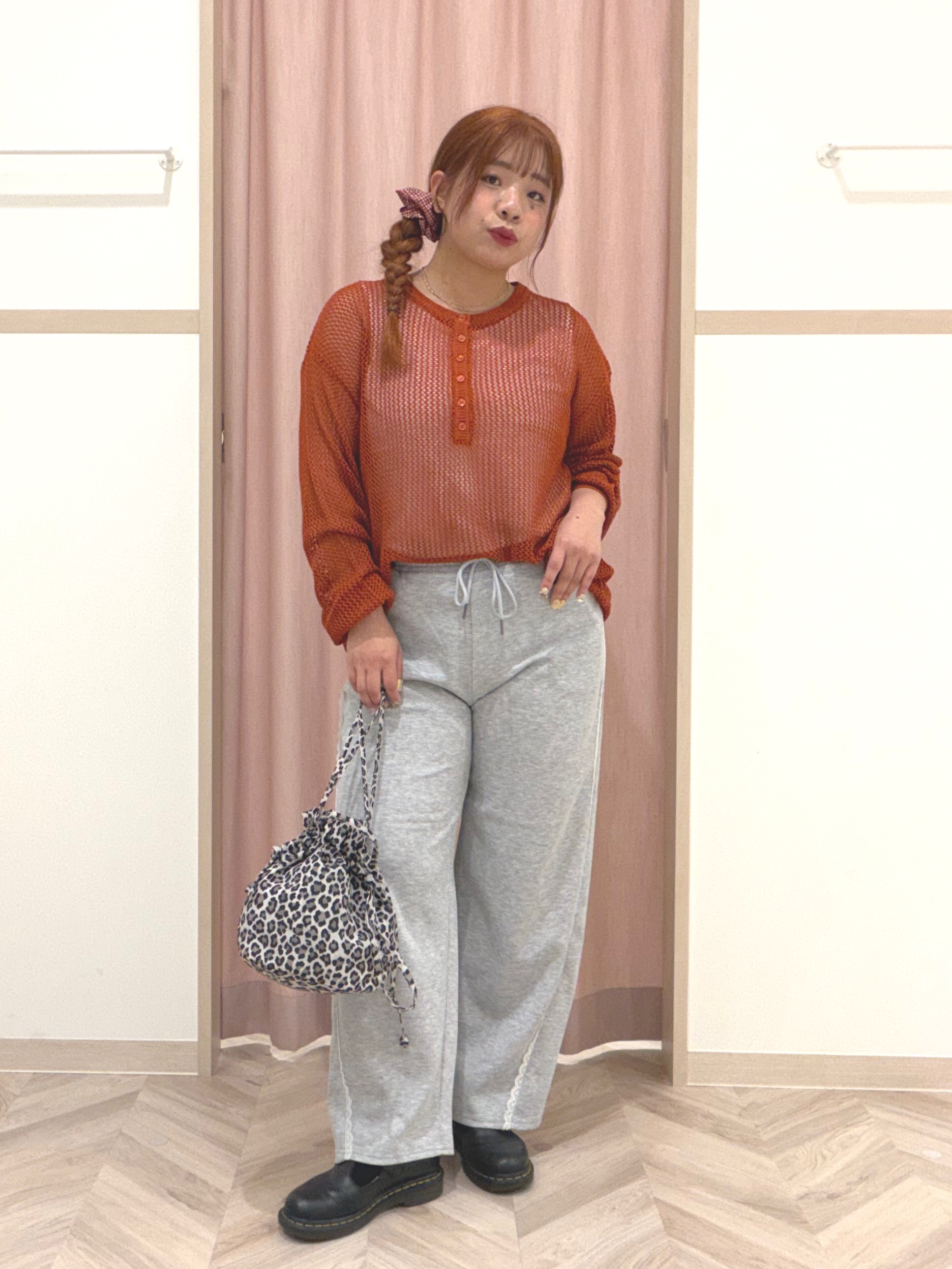 まちゃんなちゃんさんの「SHOO･LA･RUE｜【2点セット/洗濯機可/S-LL】ヘンリーネックメッシュニット+タンクトップセット」を使ったコーディネート