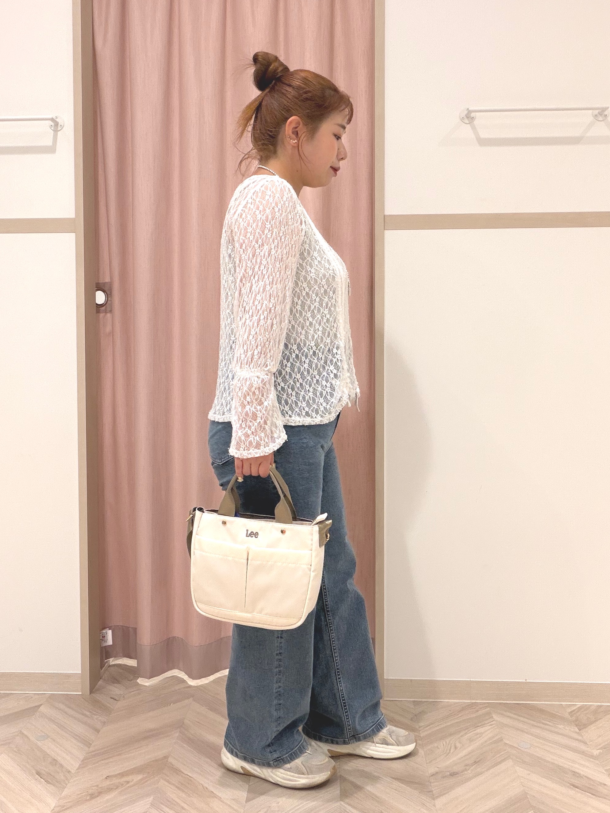 まちゃんなちゃんさんの「SHOO･LA･RUE｜レースで華やかに映える 旬な透け感の レースシャーリングトップス」を使ったコーディネート
