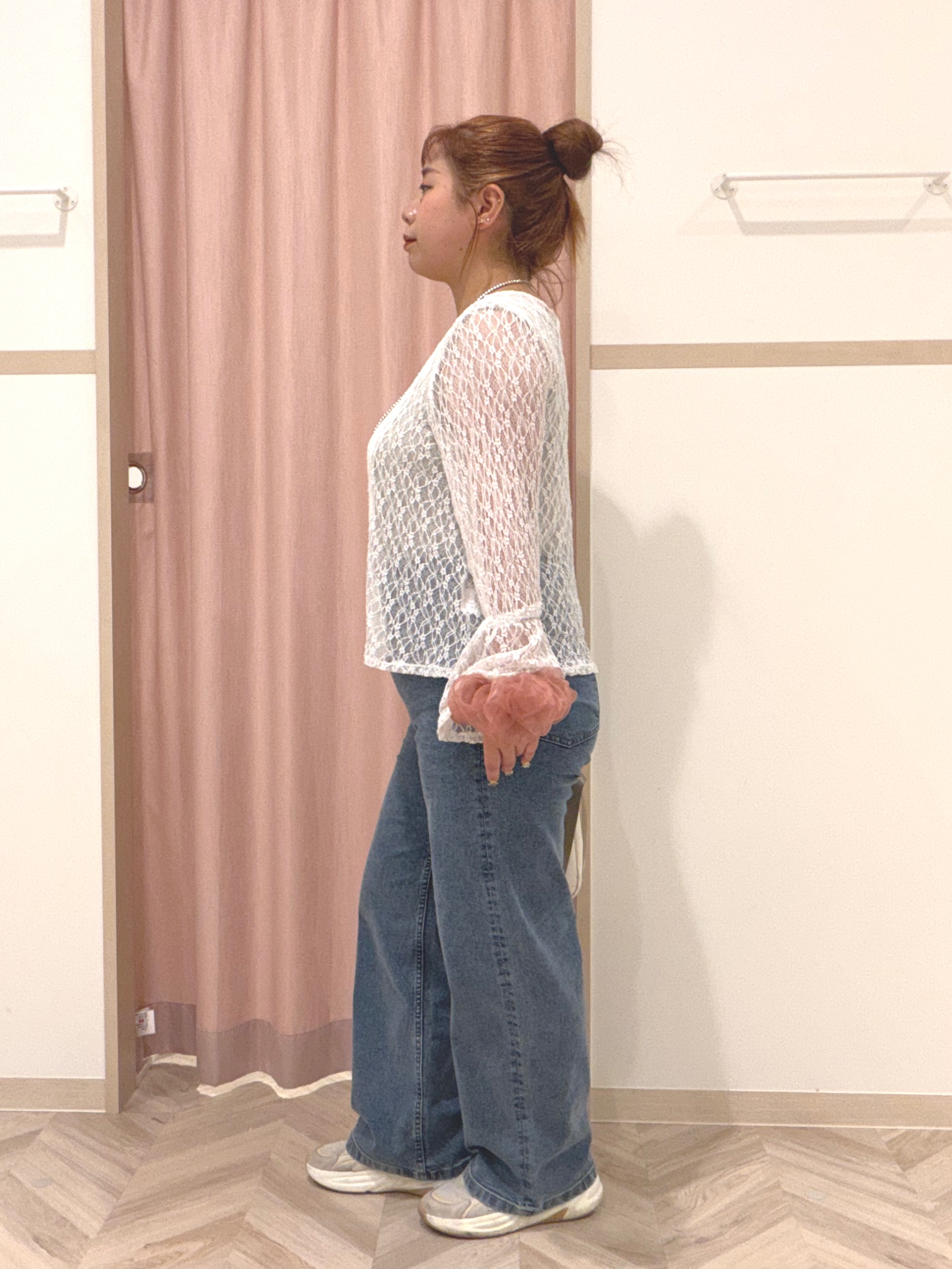 まちゃんなちゃんさんの「SHOO･LA･RUE｜レースで華やかに映える 旬な透け感の レースシャーリングトップス」を使ったコーディネート