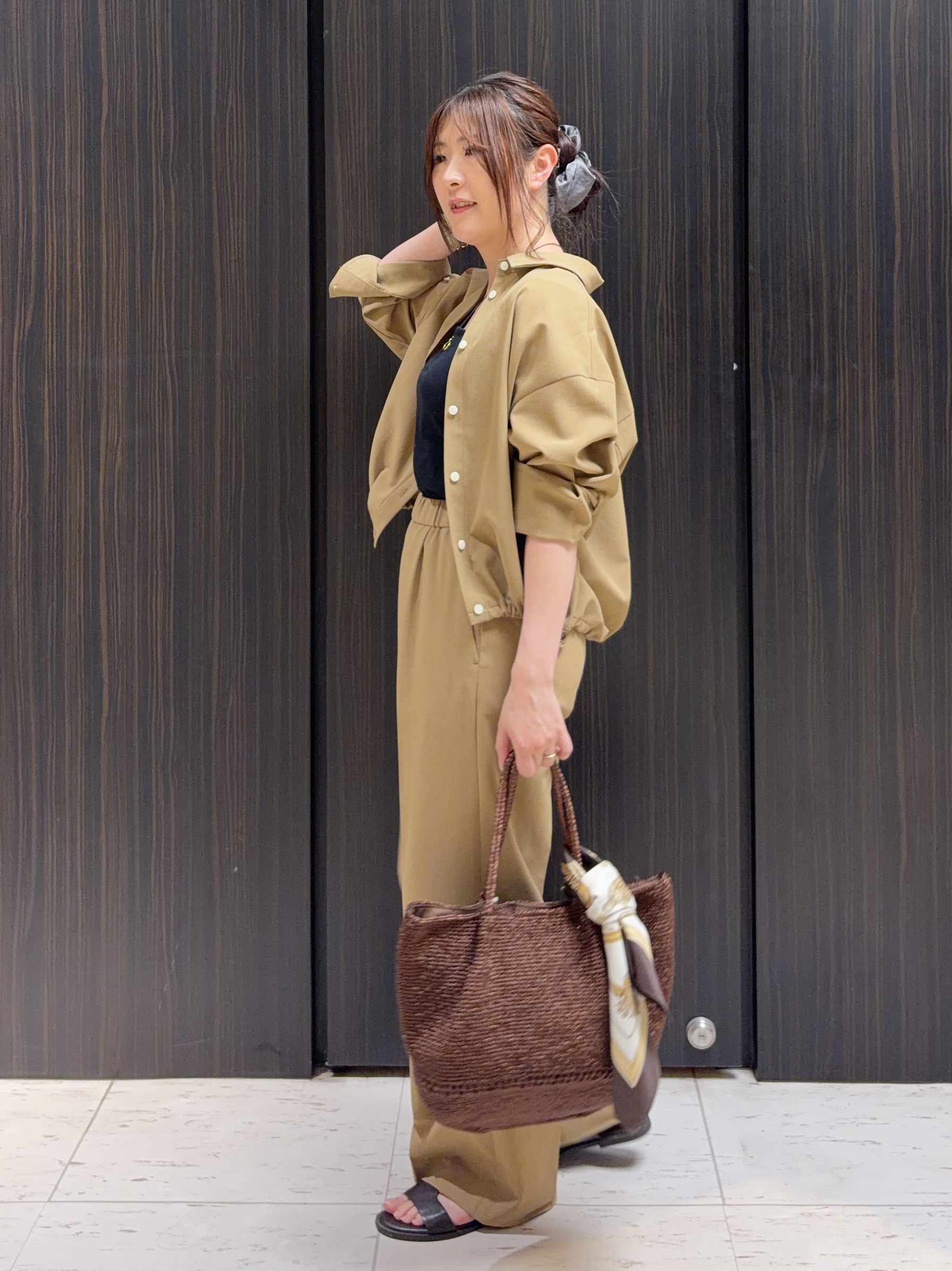フナキさんの「UNTITLED｜【秋羽織り/セットアップ可/UVカット】エアリークールドロストシャツ」を使ったコーディネート