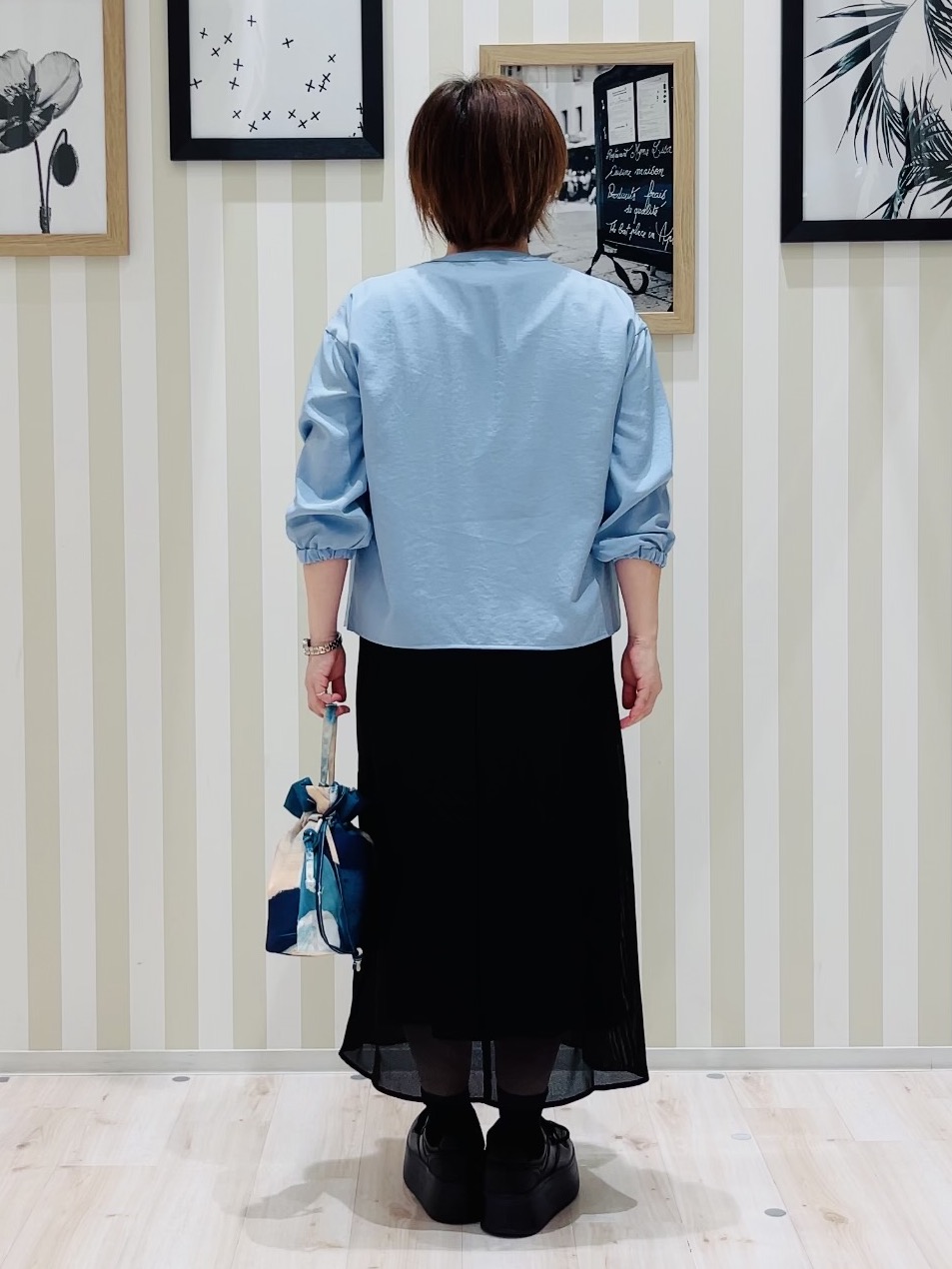 ma_miさんの「SHOO･LA･RUE｜【S-LL/洗濯機可】1枚で華やか フロントティアードブラウス」を使ったコーディネート