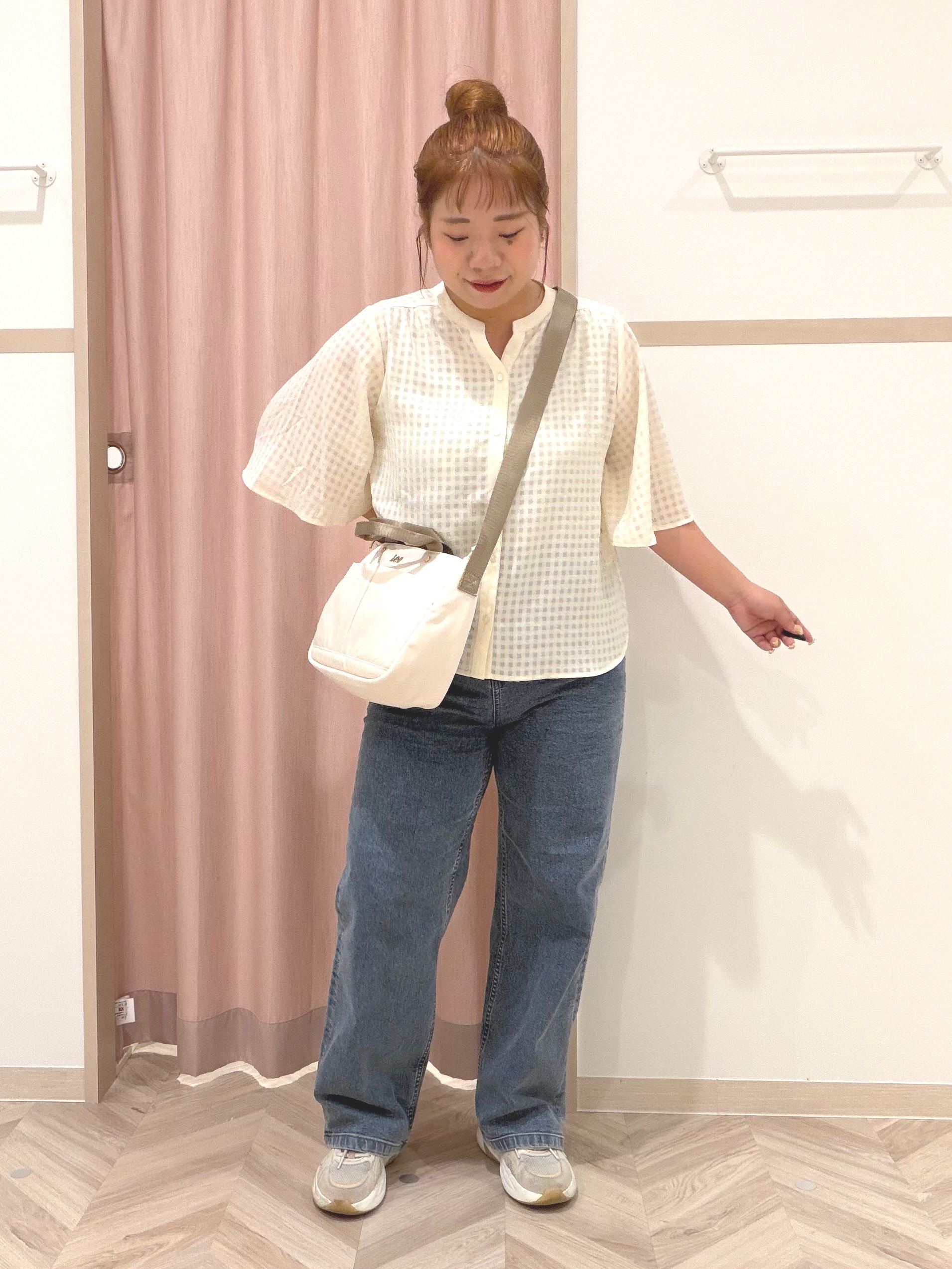 まちゃんなちゃんさんの「SHOO･LA･RUE｜【洗濯機可】スクエアネックが小顔効果に　きらきらラメタンクトップ」を使ったコーディネート