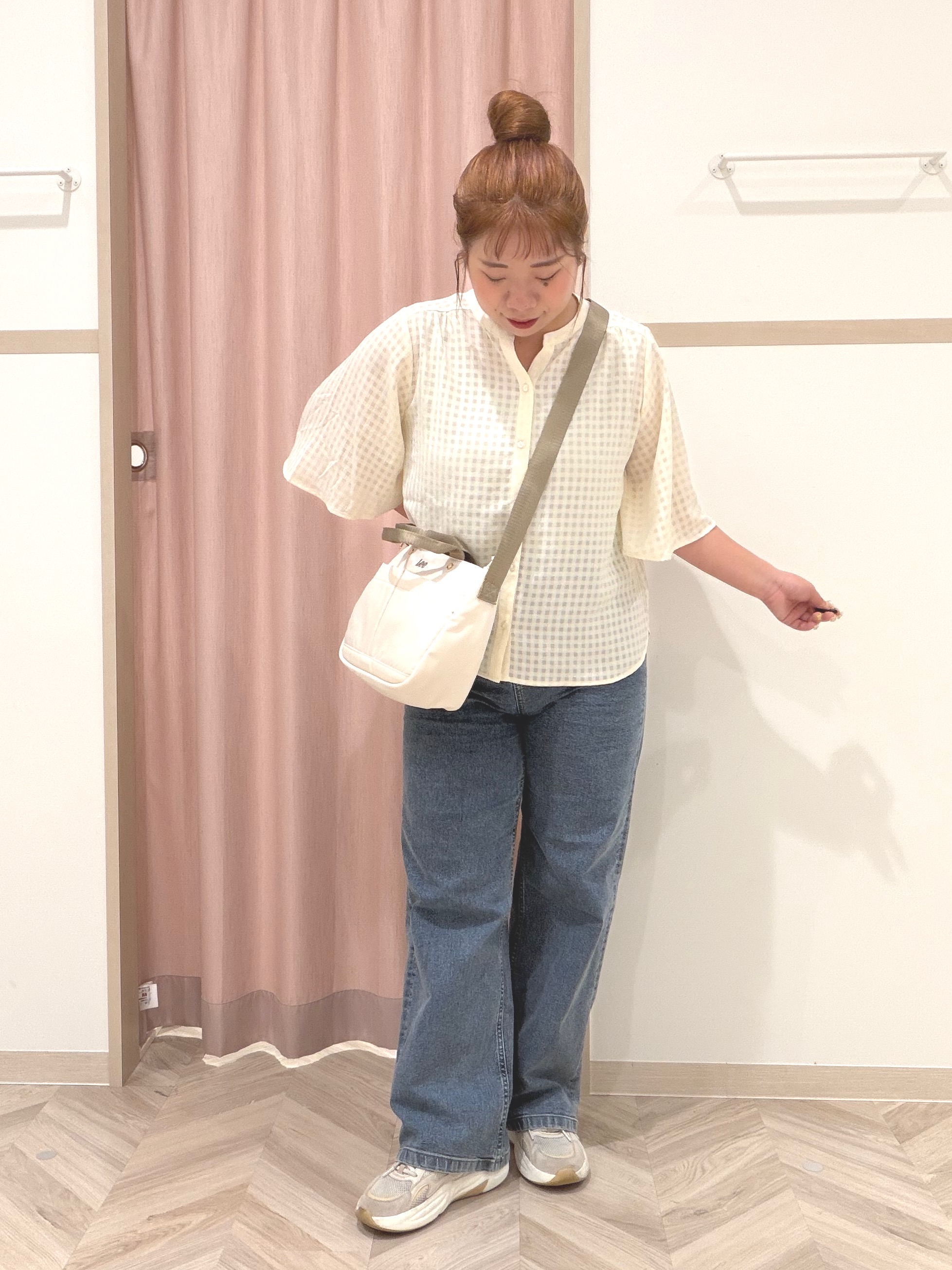 まちゃんなちゃんさんの「SHOO･LA･RUE｜【洗濯機可】スクエアネックが小顔効果に　きらきらラメタンクトップ」を使ったコーディネート