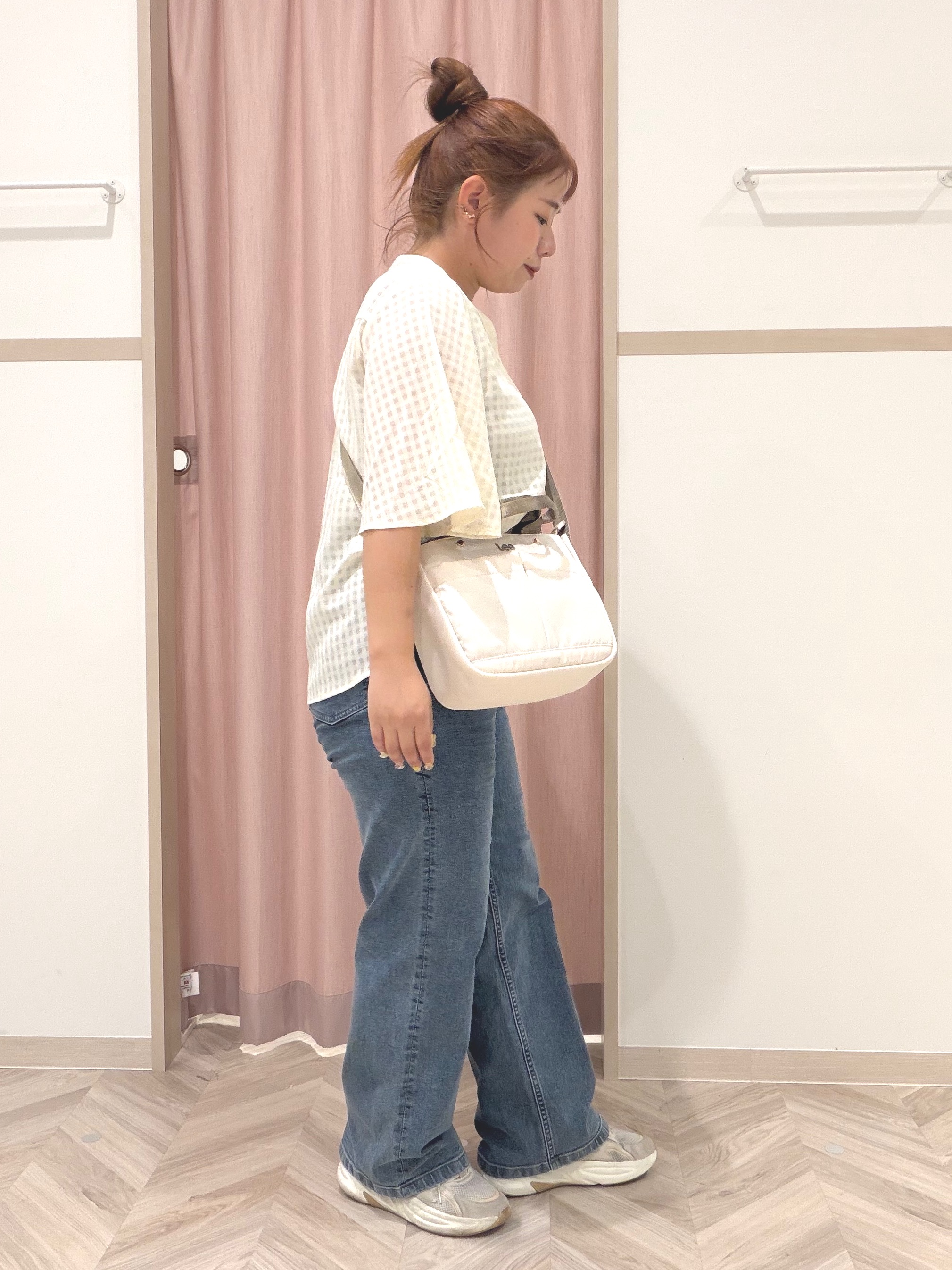 まちゃんなちゃんさんの「SHOO･LA･RUE｜【洗濯機可】スクエアネックが小顔効果に　きらきらラメタンクトップ」を使ったコーディネート